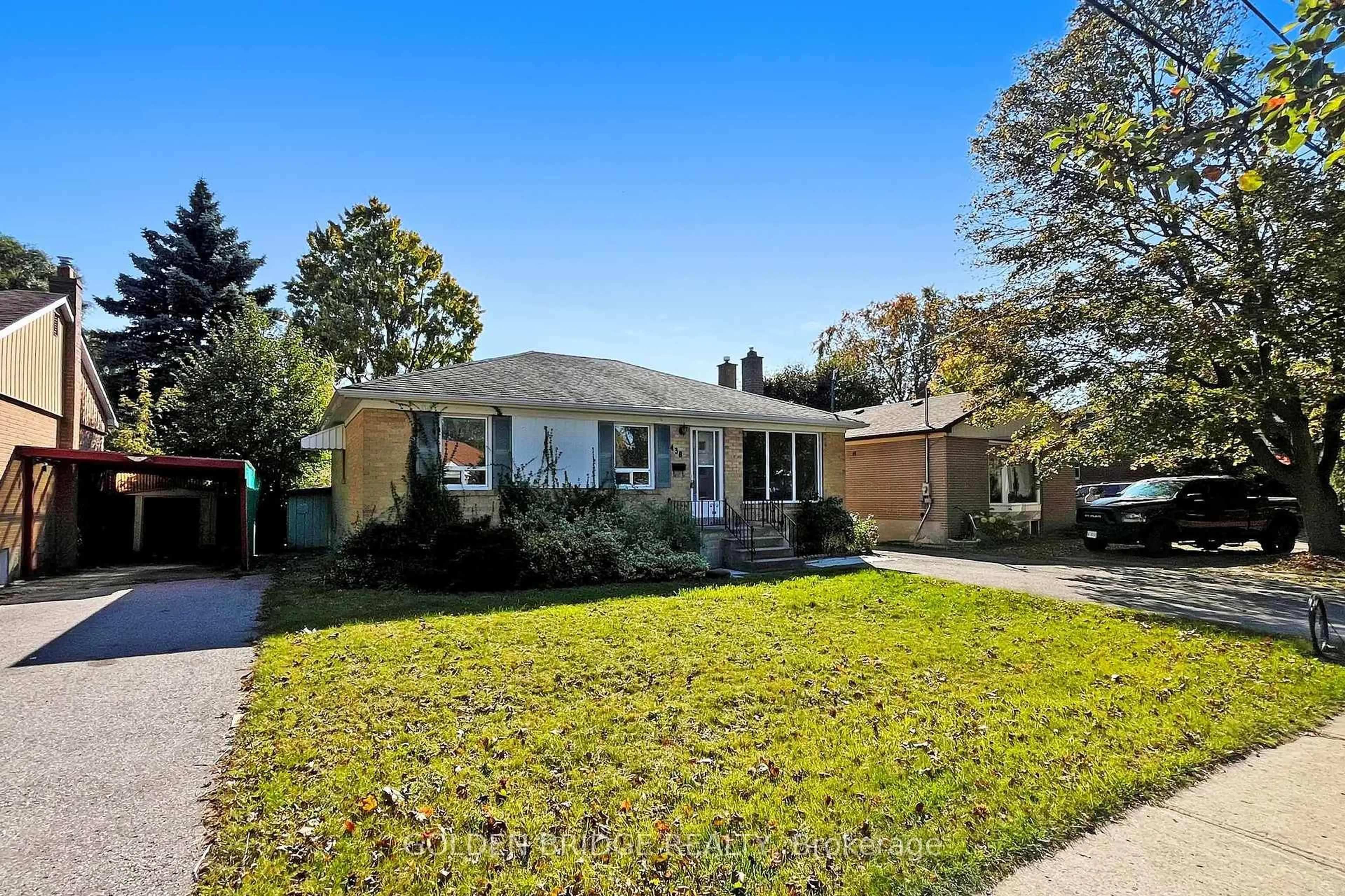 Home with brick exterior material, street for 438 Centre St, Richmond Hill Ontario L4C 1B7