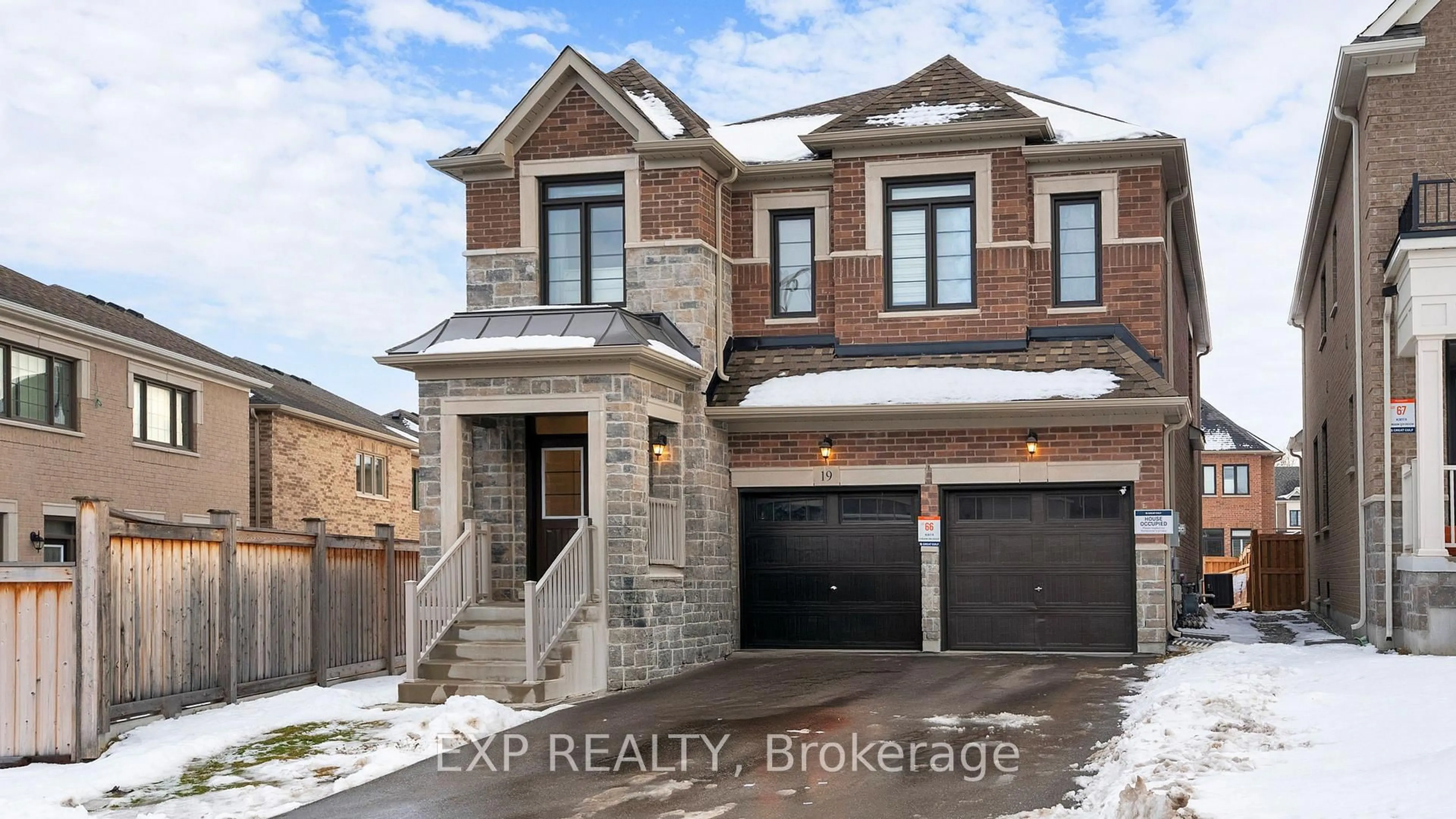 Home with brick exterior material, street for 19 Meadow Vista Cres, East Gwillimbury Ontario L9N 0T4