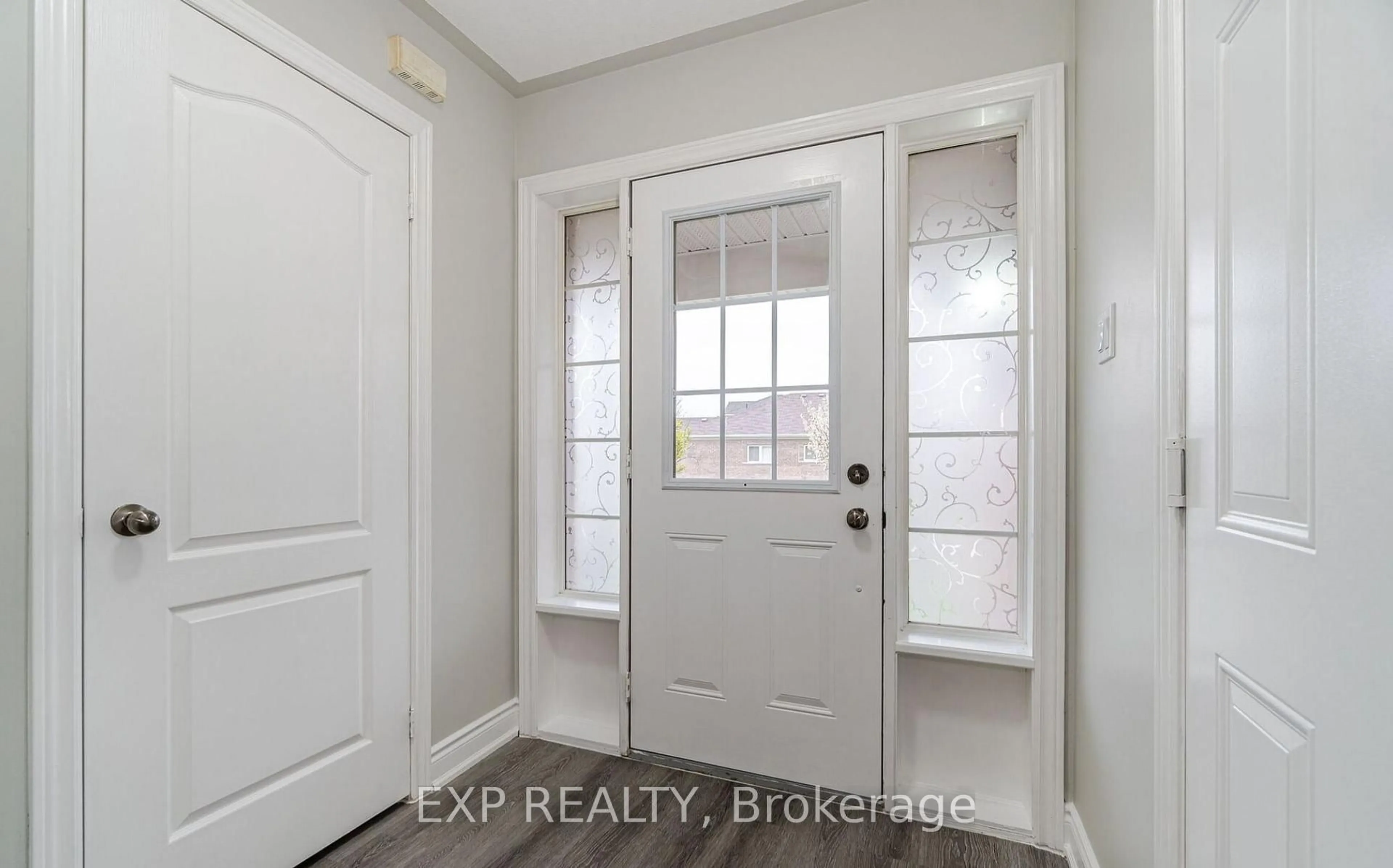 Indoor entryway for 15 Lynn St, Bradford West Gwillimbury Ontario L3Z 0B2