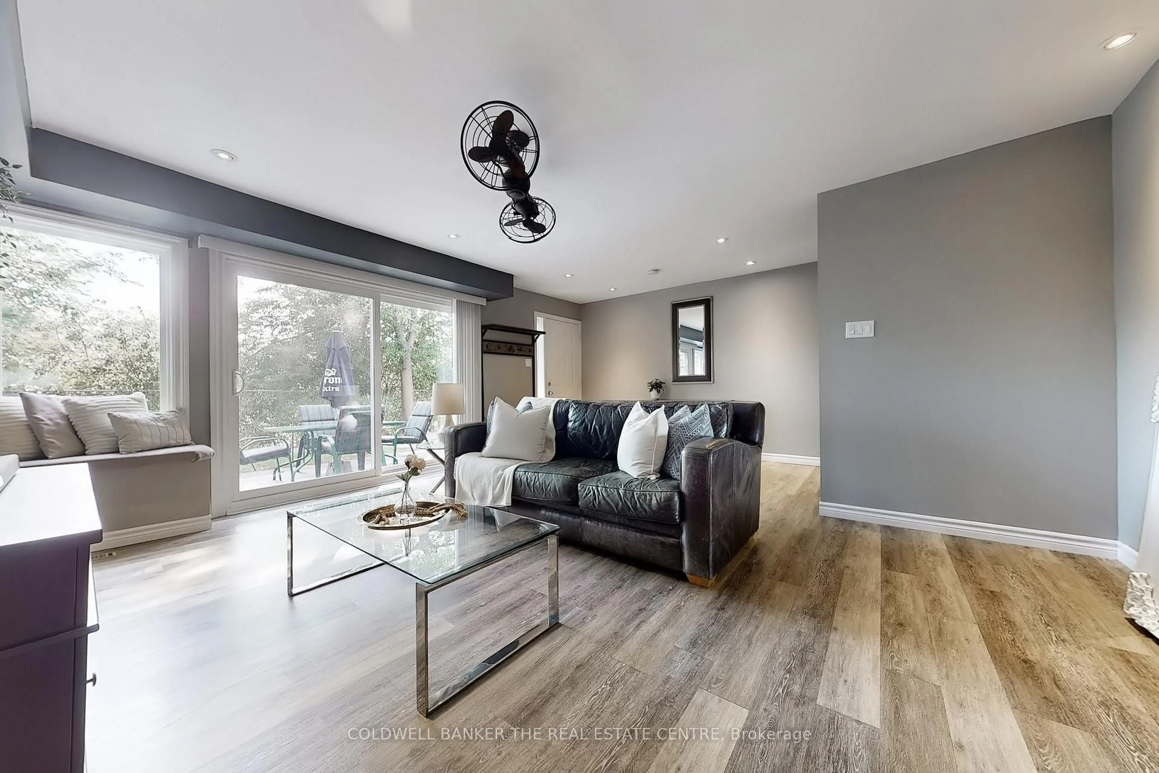 Living room with furniture, unknown for 195 Milestone Cres, Aurora Ontario L4G 3M2