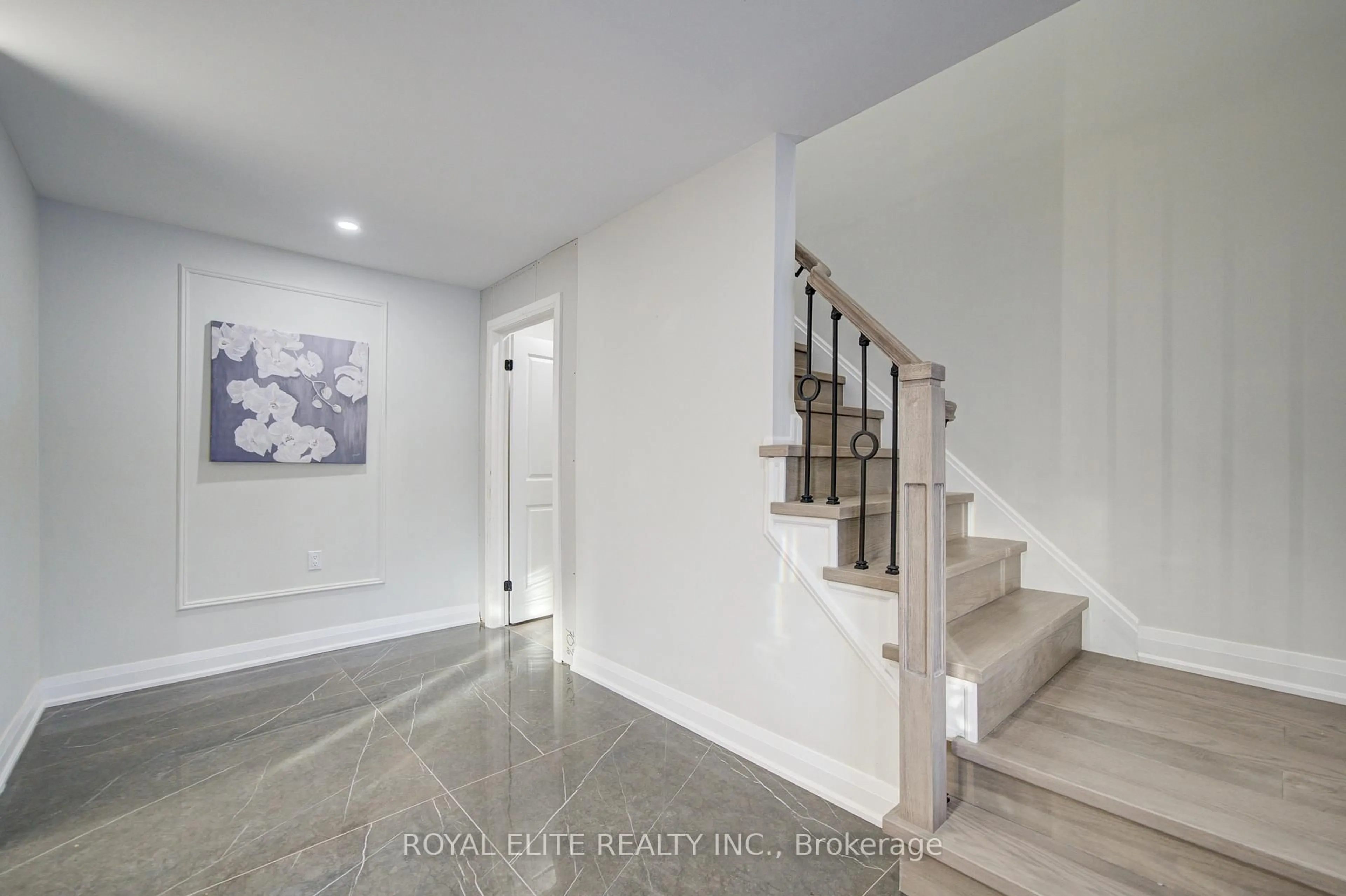 Indoor entryway for 40 Squire Baker's Lane, Markham Ontario L3P 3G9