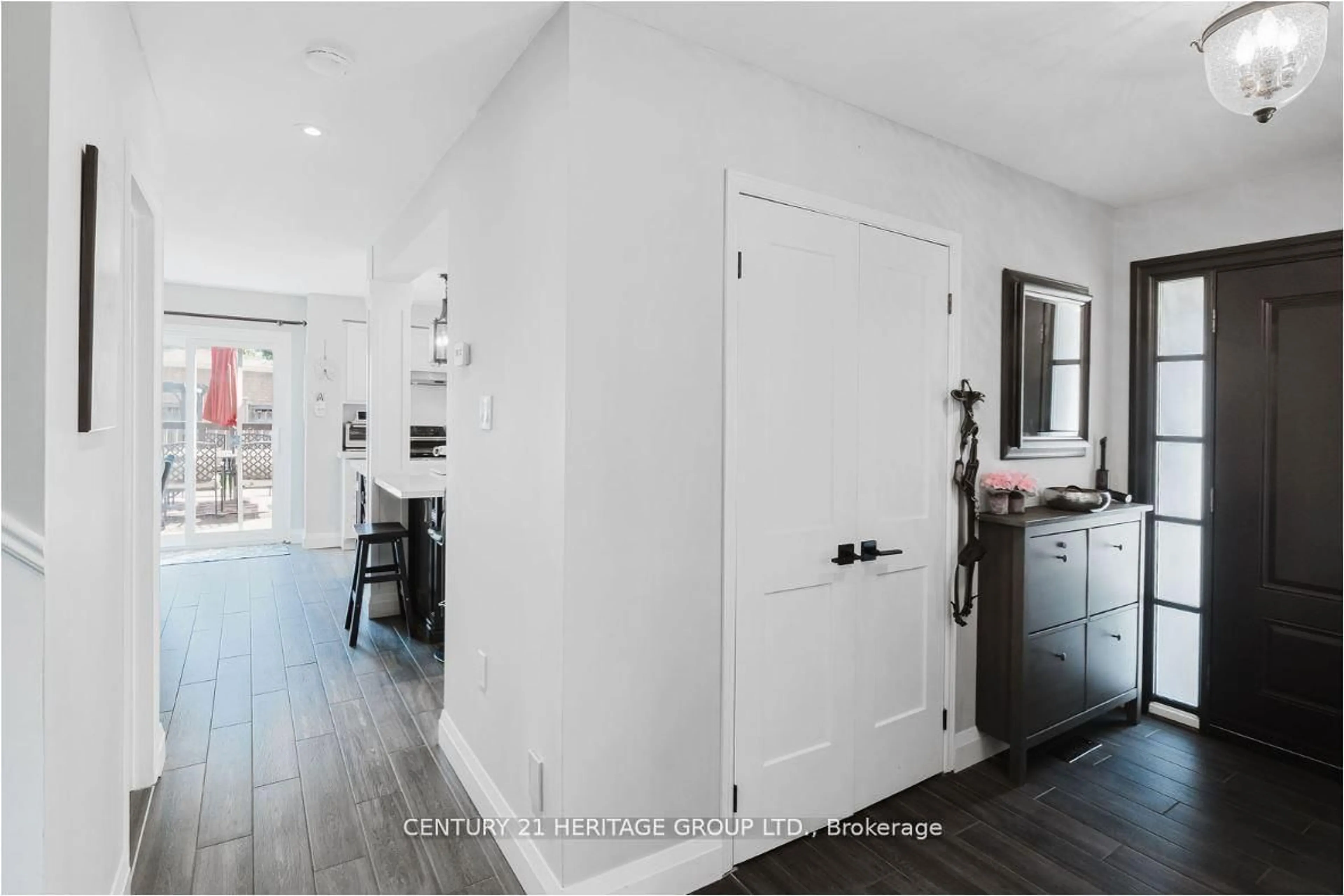 Indoor entryway for 147 Pentland Cres, Vaughan Ontario L6A 1T4