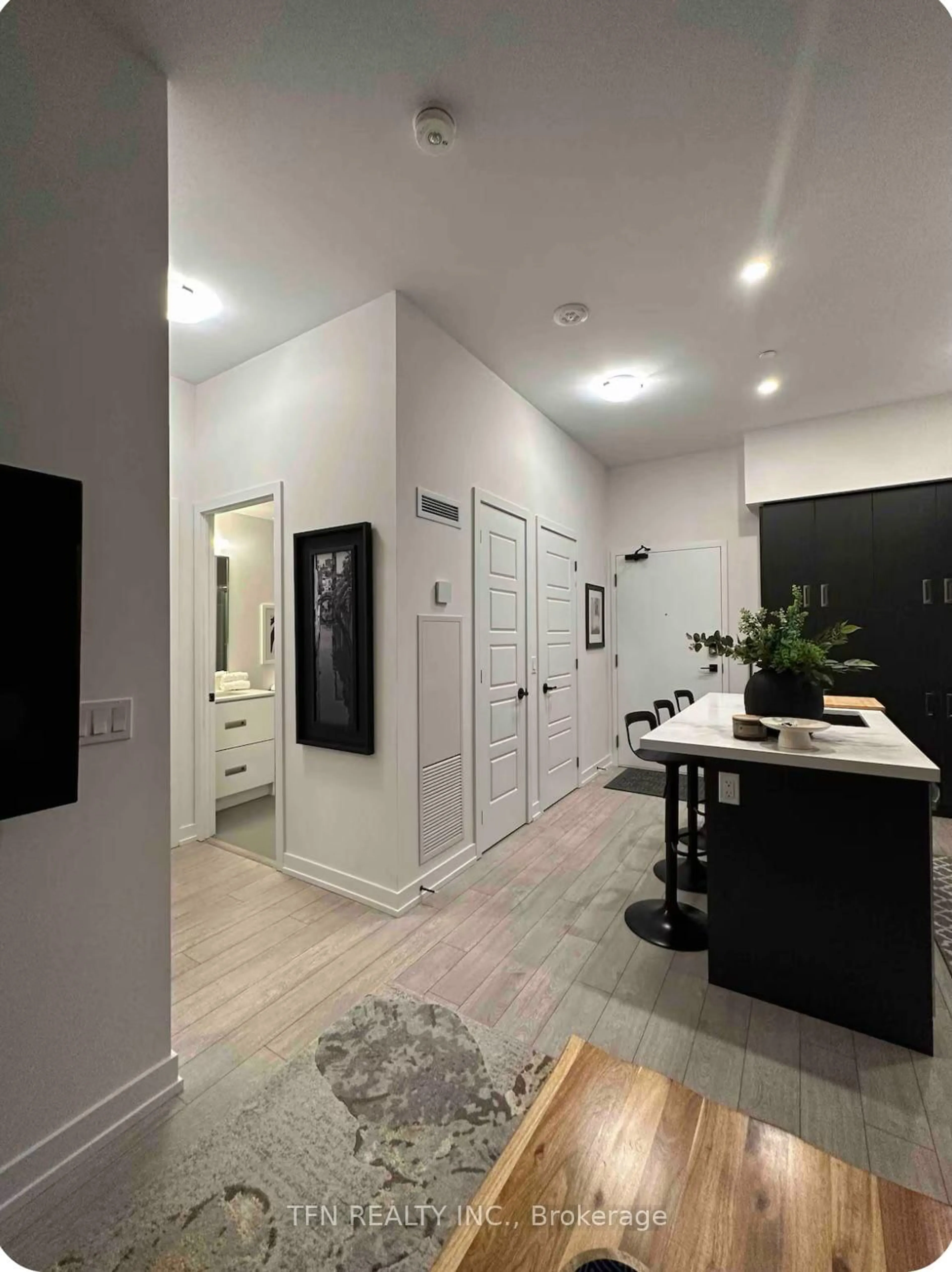 Indoor entryway for 415 Sea Ray Ave #106, Innisfil Ontario L9S 0R5