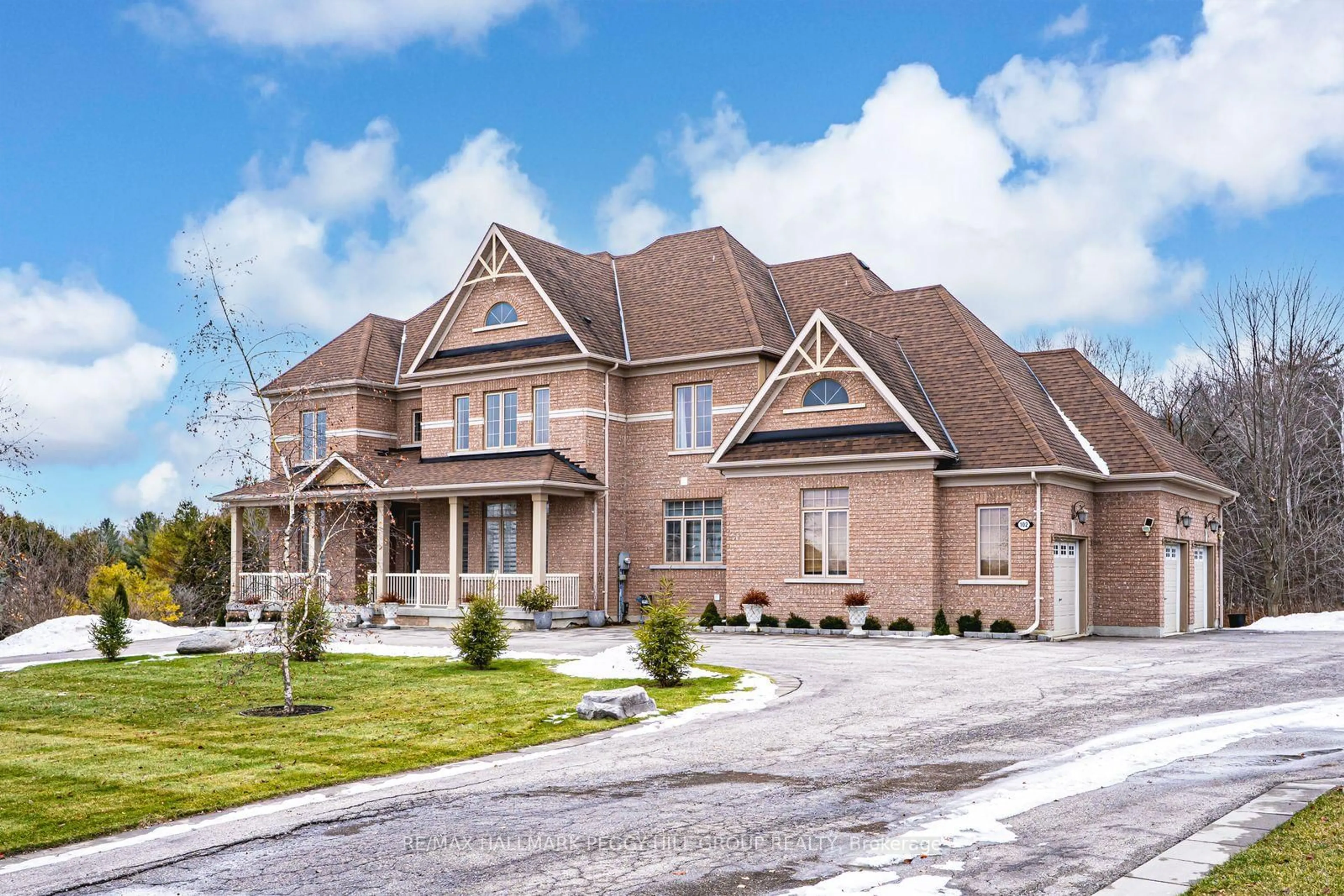 Home with brick exterior material, street for 102 Pine Hill Rd, Bradford West Gwillimbury Ontario L3Z 0H1