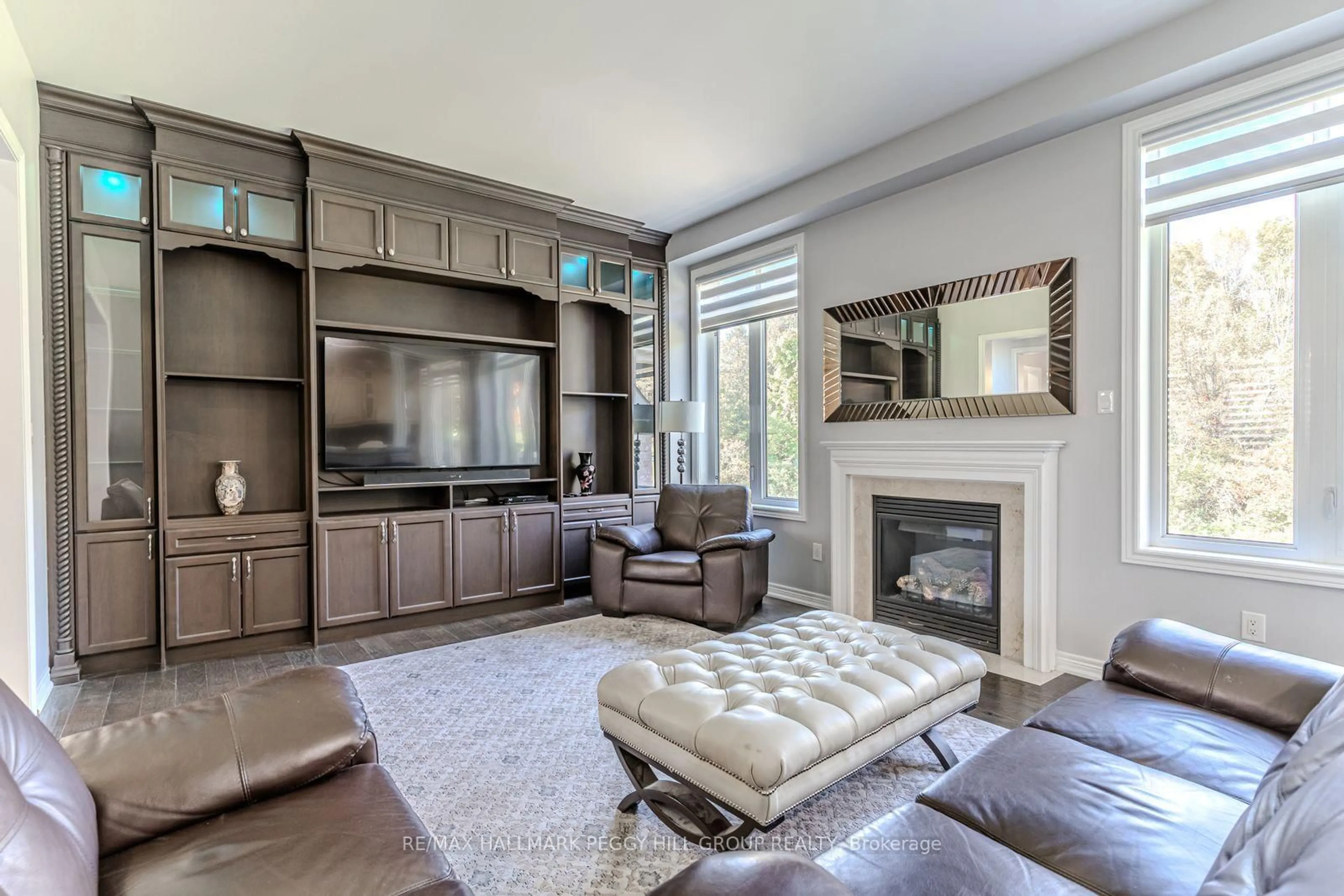 Living room with furniture, unknown for 102 Pine Hill Rd, Bradford West Gwillimbury Ontario L3Z 0H1