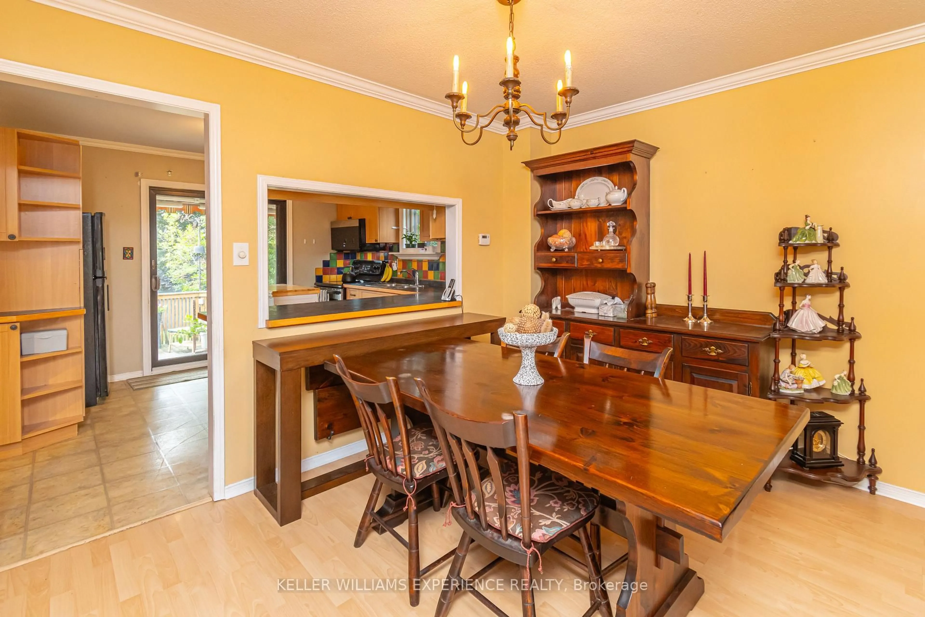 Dining room, unknown for 1053 Westmount Ave, Innisfil Ontario L9S 1W7