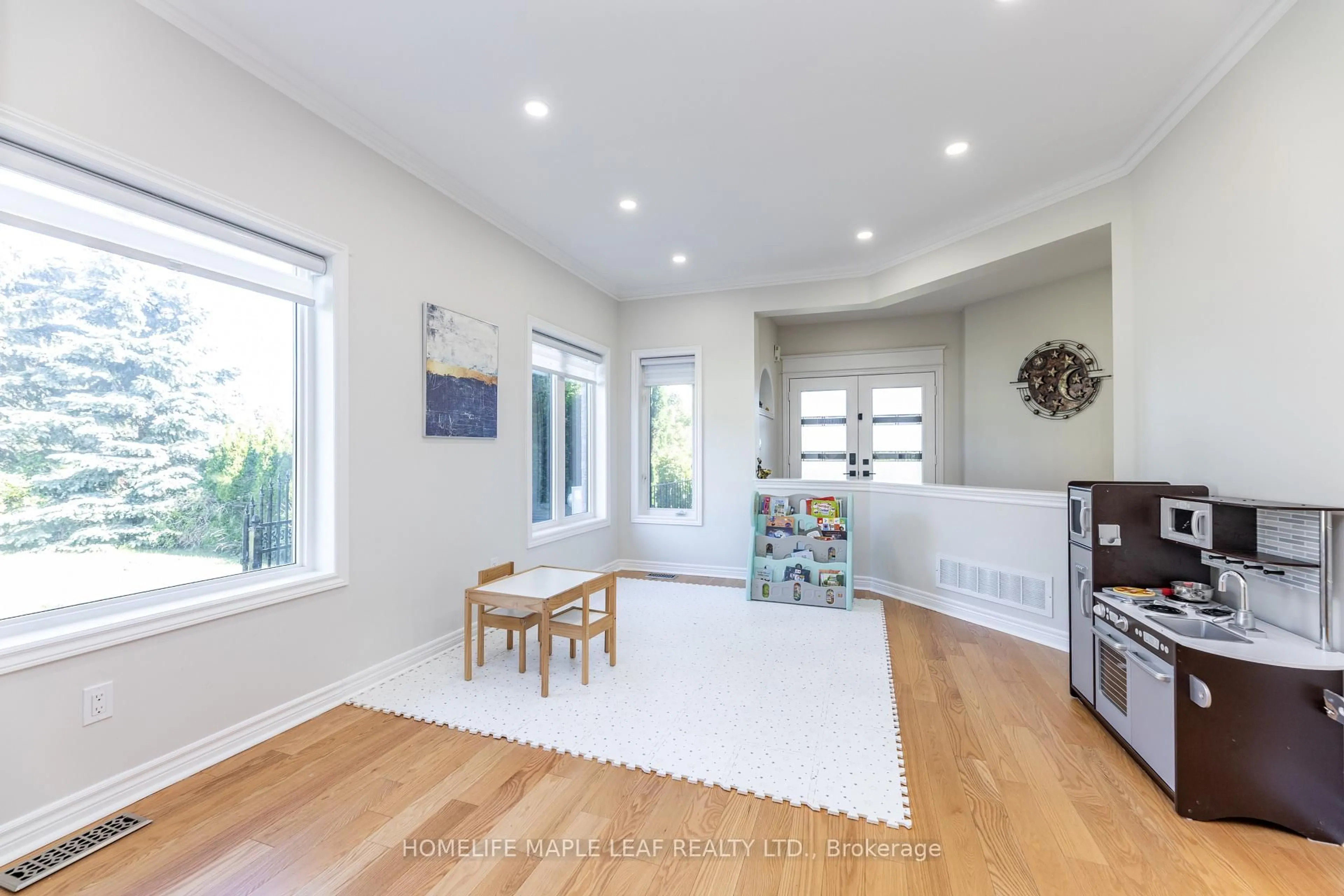 Indoor entryway for 238 Devonsleigh Blvd, Richmond Hill Ontario L4S 2P8