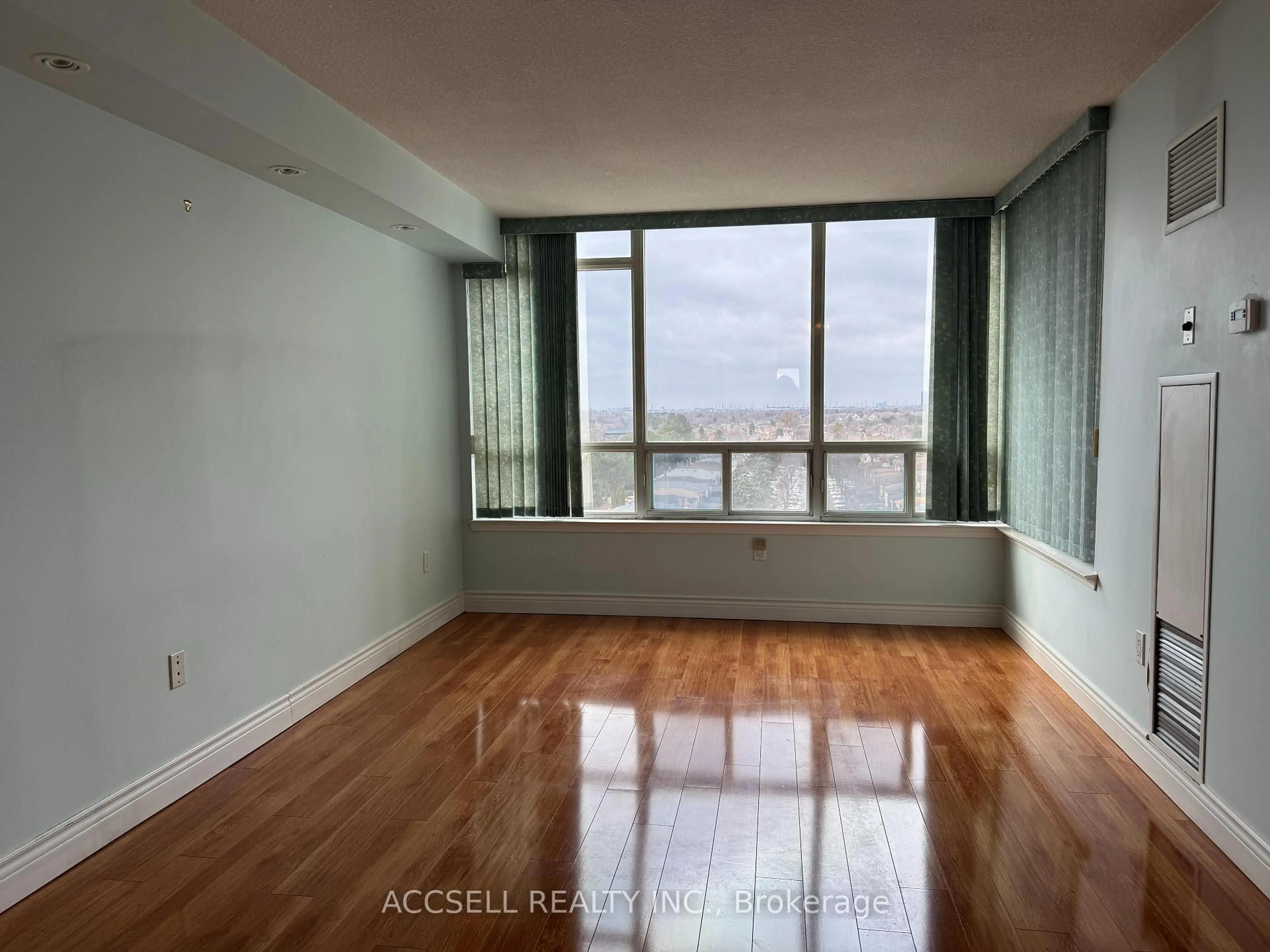 A pic of a room for 7250 Yonge St #1108, Vaughan Ontario L4J 7X1