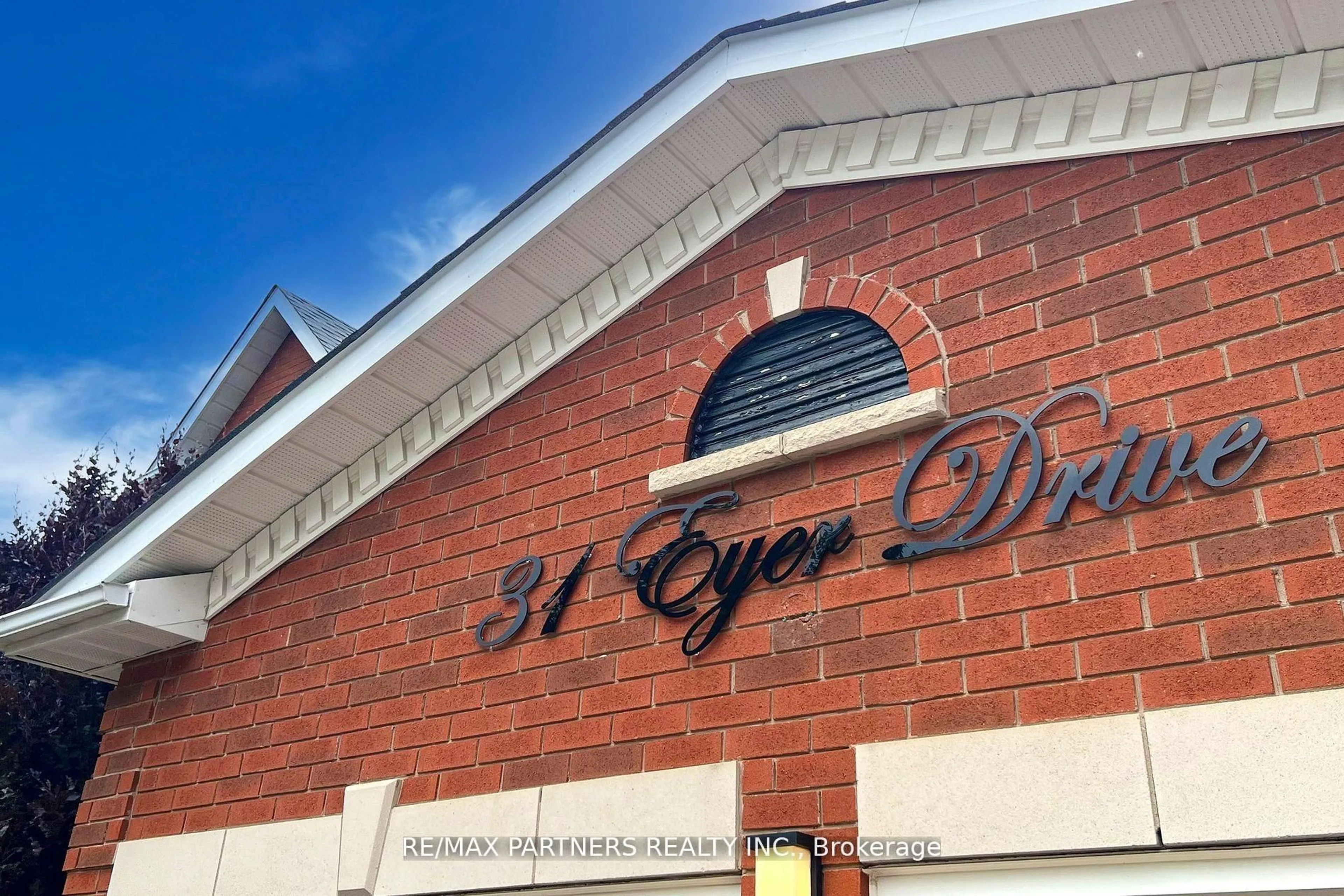 Indoor foyer for 31 Eyer Dr, Markham Ontario L6C 1T8