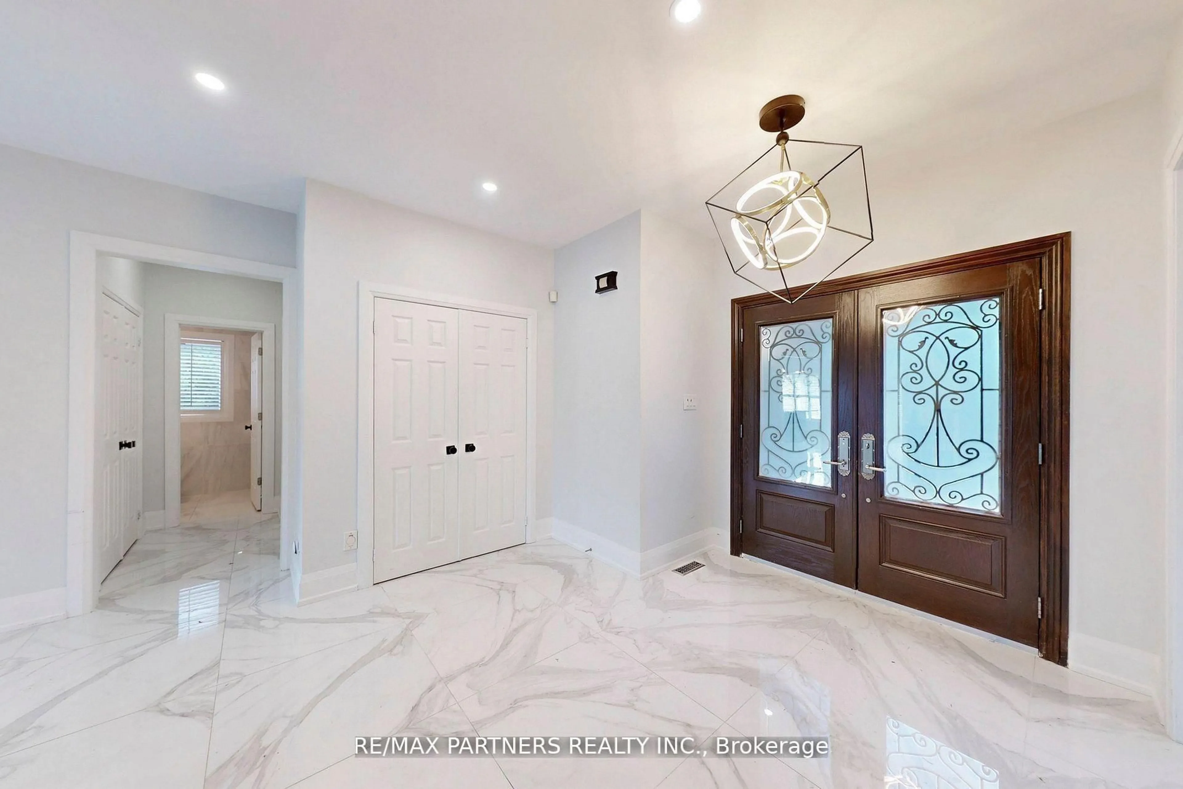 Indoor entryway for 31 Eyer Dr, Markham Ontario L6C 1T8