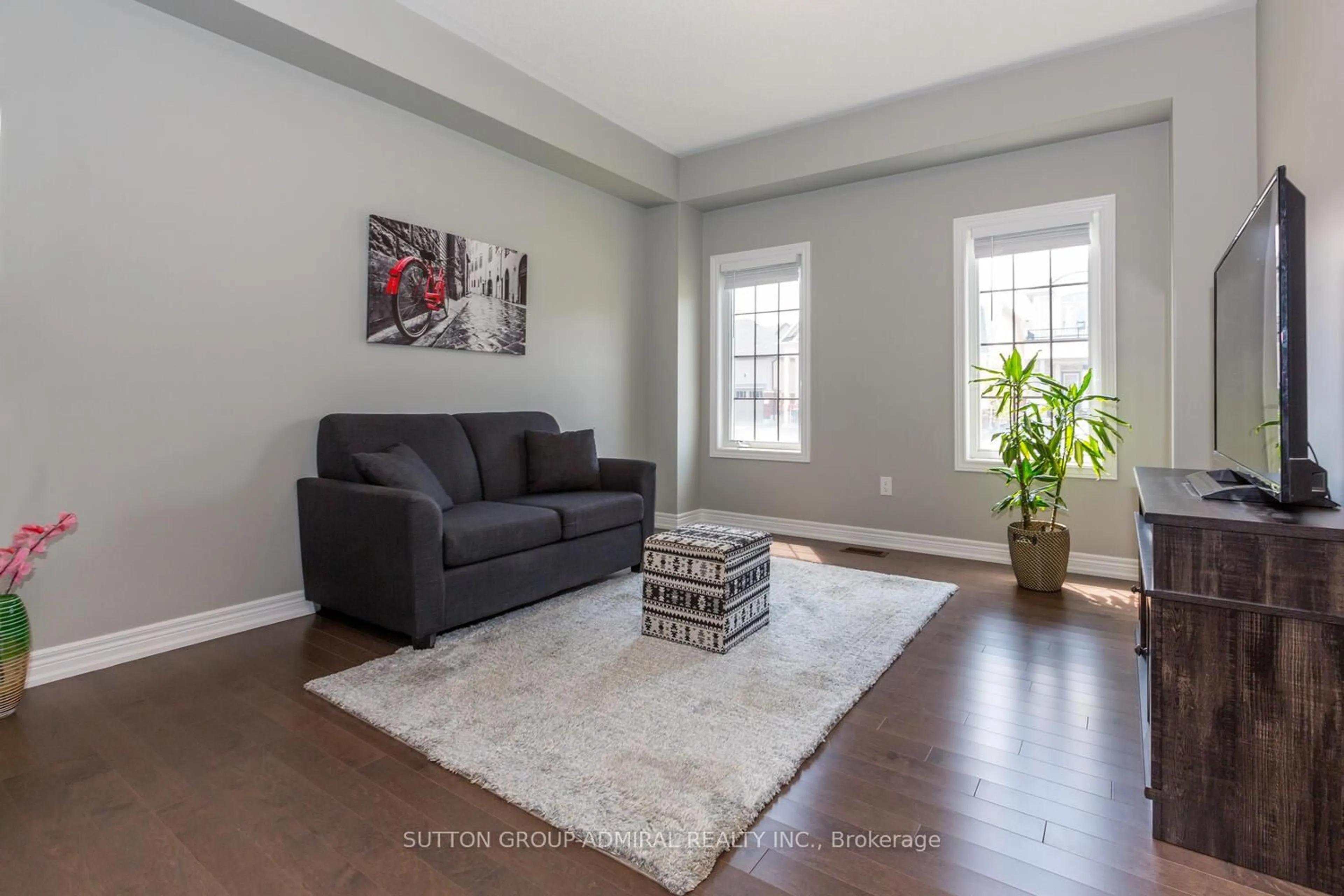 Living room with furniture, unknown for 53 Pietrowski Dr, Georgina Ontario L4P 0J8