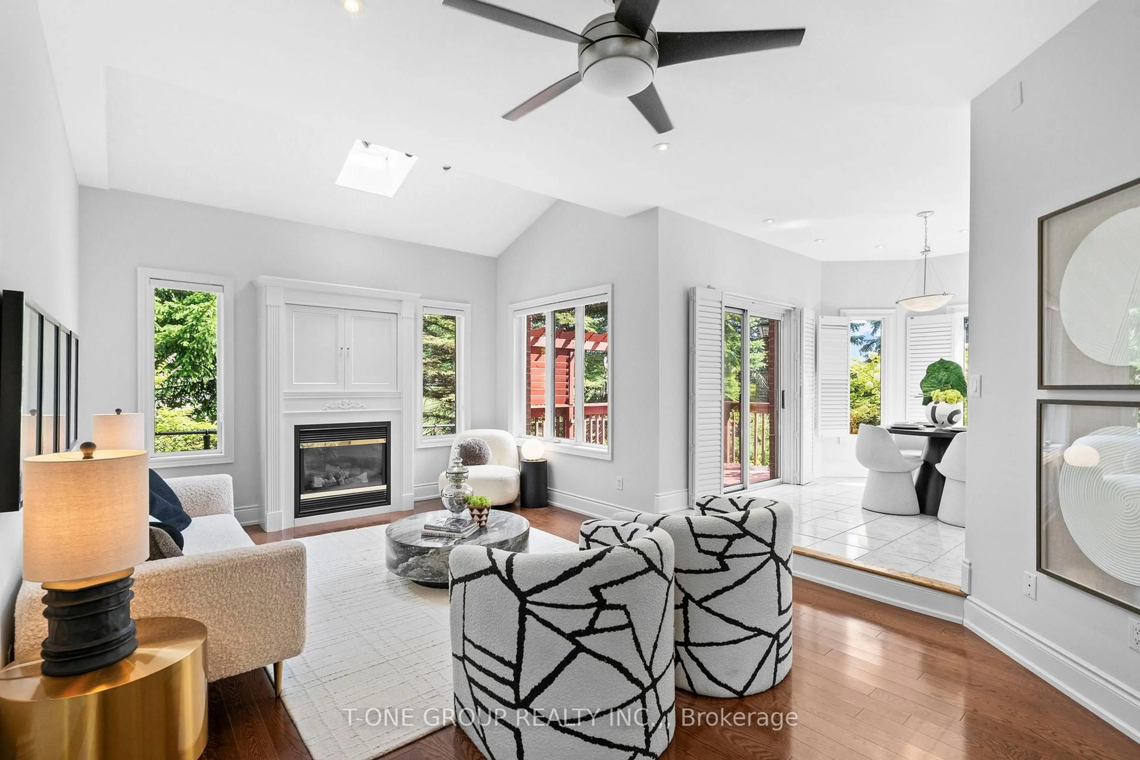 Living room with furniture, unknown for 1022 Ivsbridge Blvd, Newmarket Ontario L3X 2A2