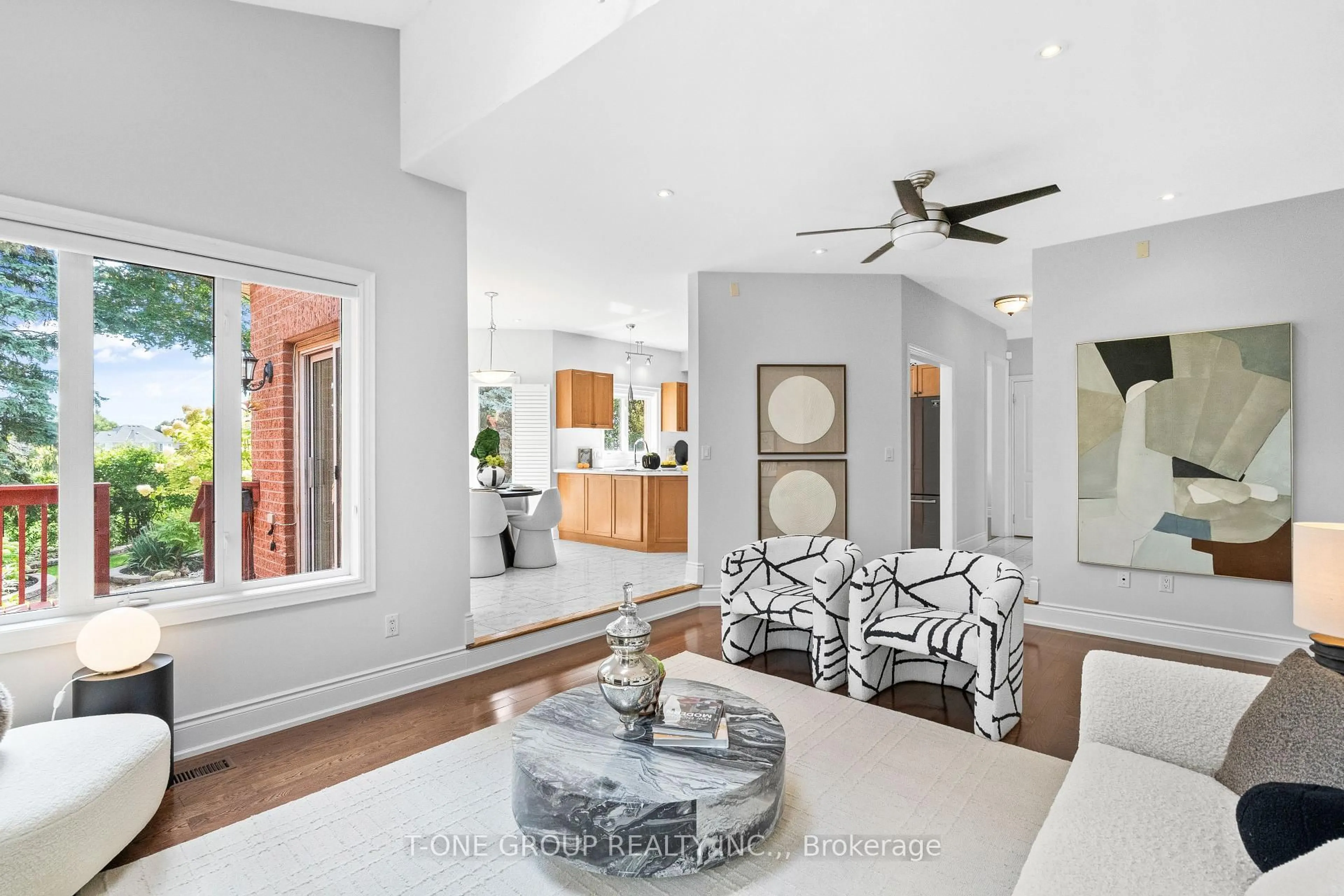 Living room with furniture, unknown for 1022 Ivsbridge Blvd, Newmarket Ontario L3X 2A2