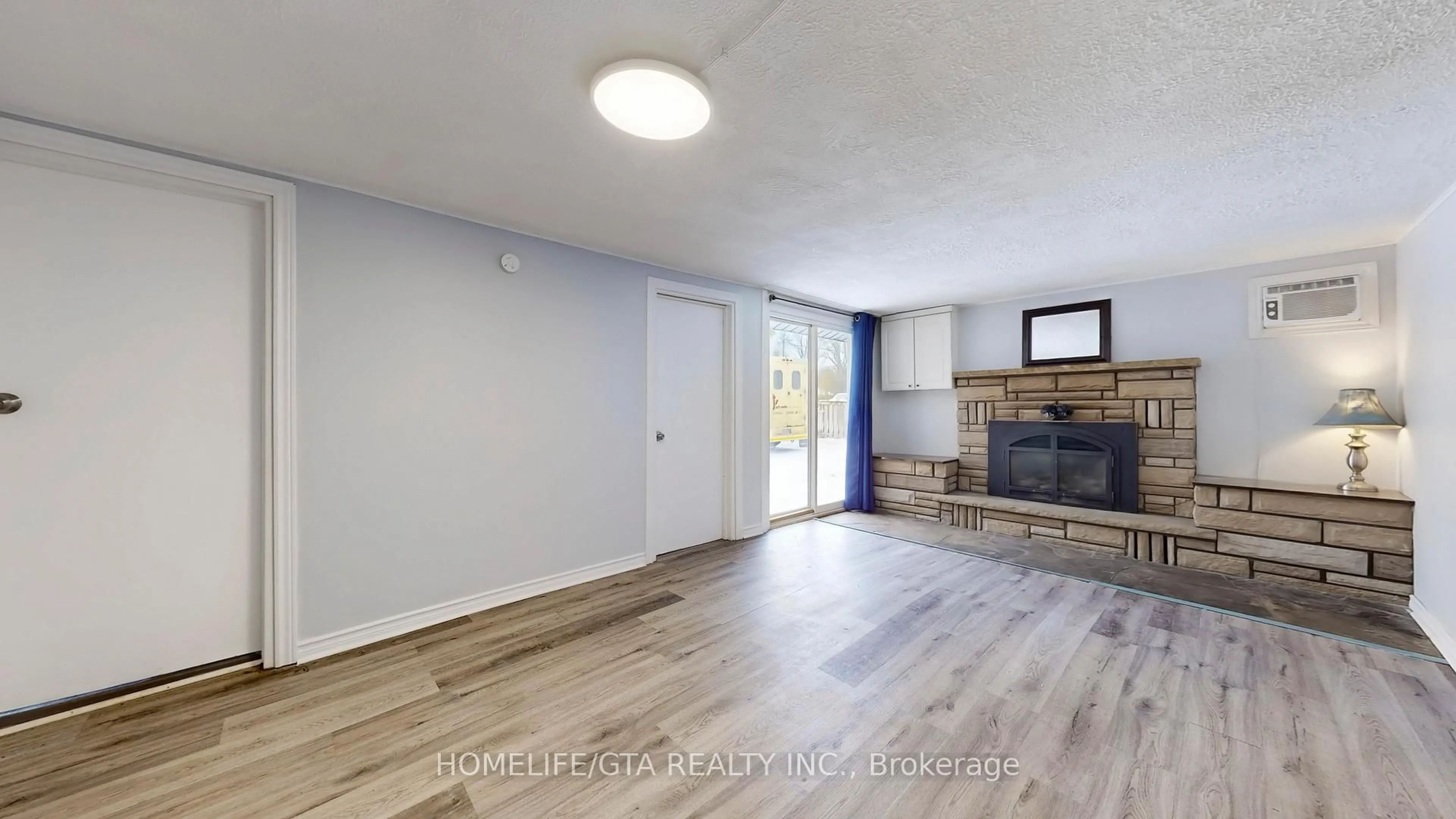 A pic of a room for 31474 Lakeridge Rd, Georgina Ontario L0E 1N0