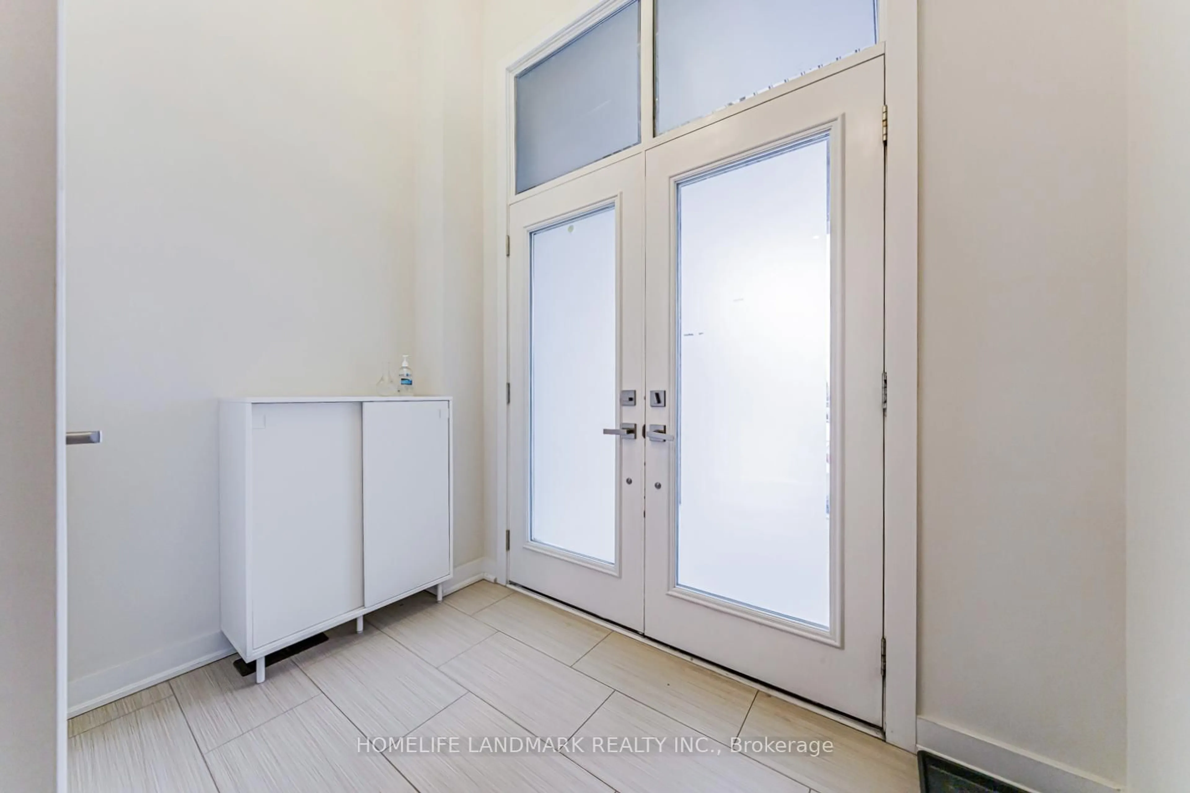 Indoor entryway for 62 Helliwell Cres, Richmond Hill Ontario L4E 1C7