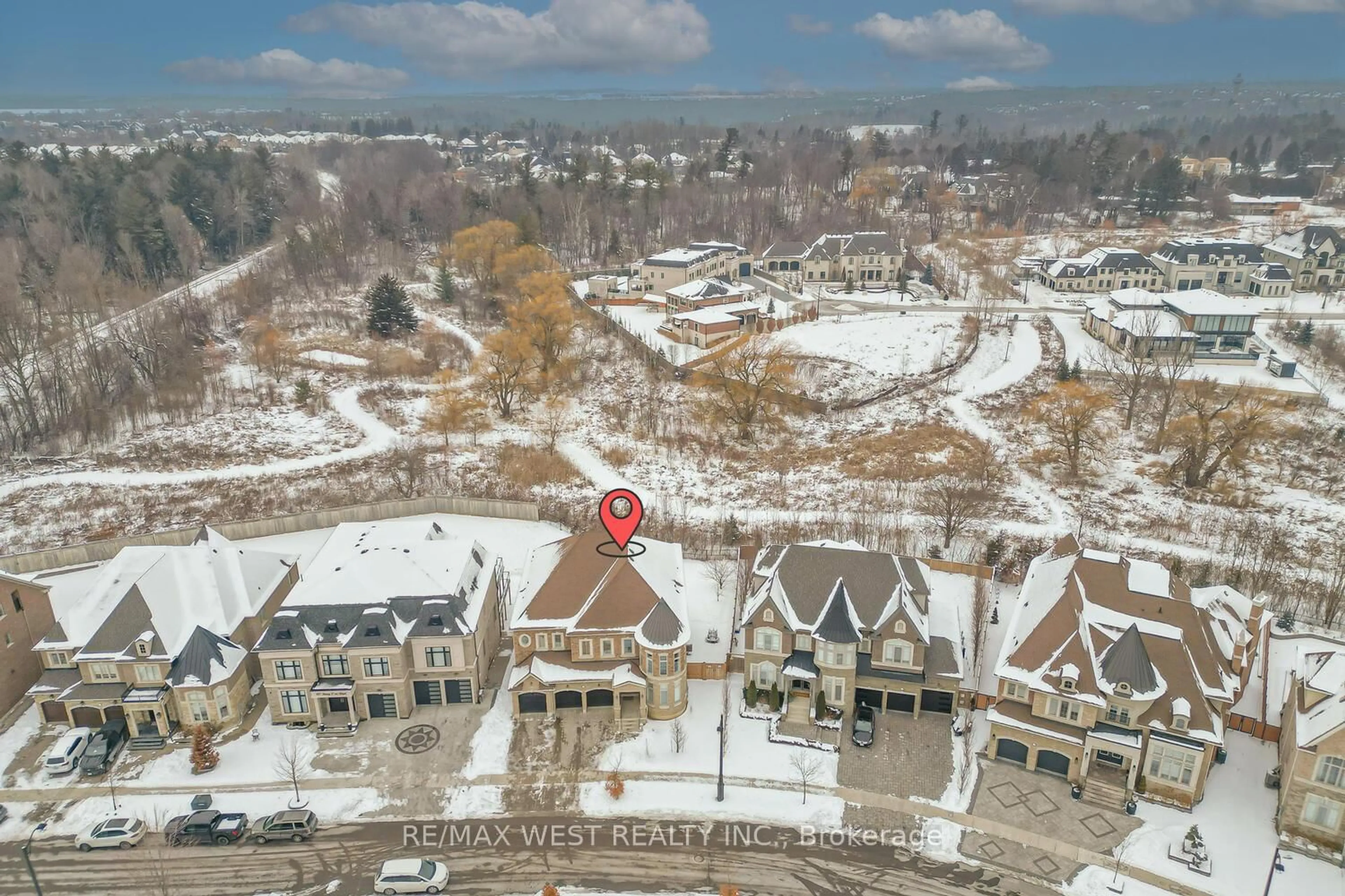 A pic from outside/outdoor area/front of a property/back of a property/a pic from drone, mountain view for 293 Torrey Pines Rd, Vaughan Ontario L4H 3X3