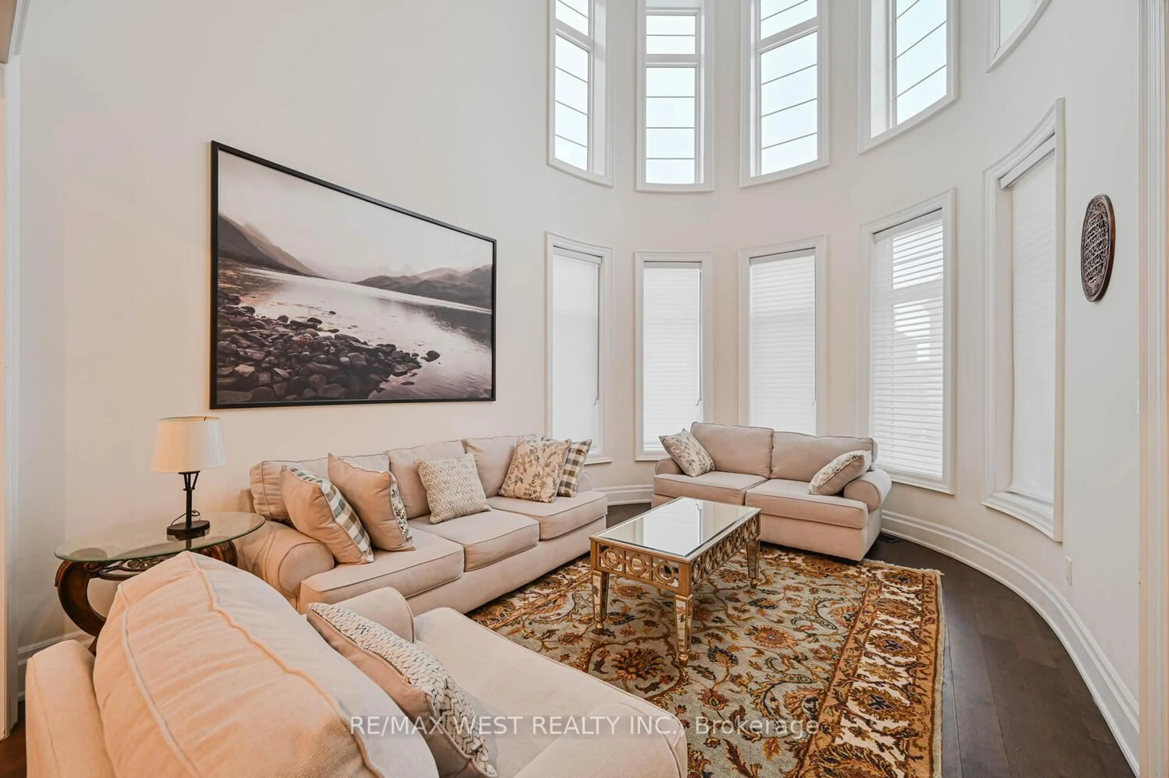 Living room with furniture, unknown for 293 Torrey Pines Rd, Vaughan Ontario L4H 3X3