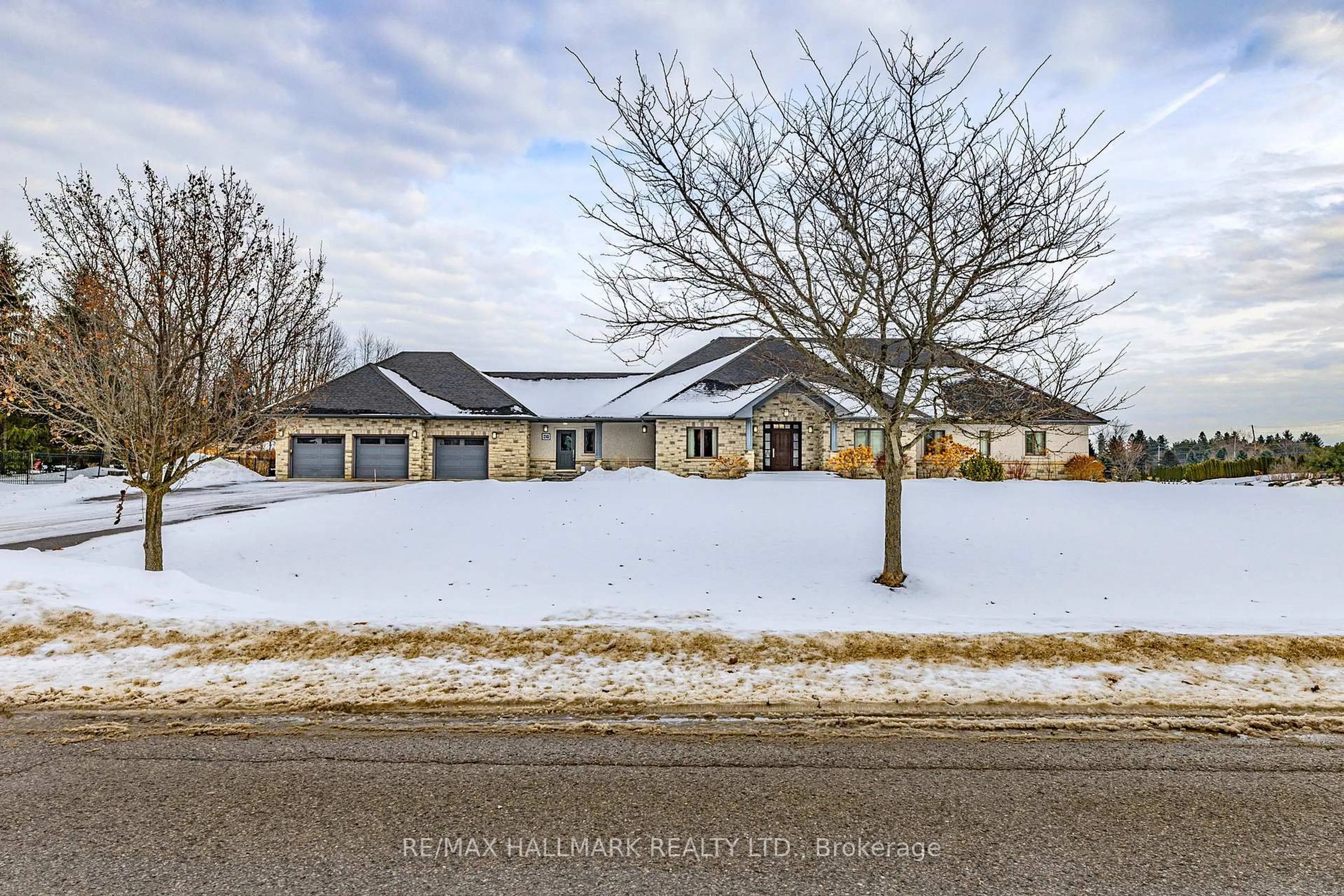 A pic from outside/outdoor area/front of a property/back of a property/a pic from drone, street for 67 Grayfield Dr, Whitchurch-Stouffville Ontario L4A 0B1