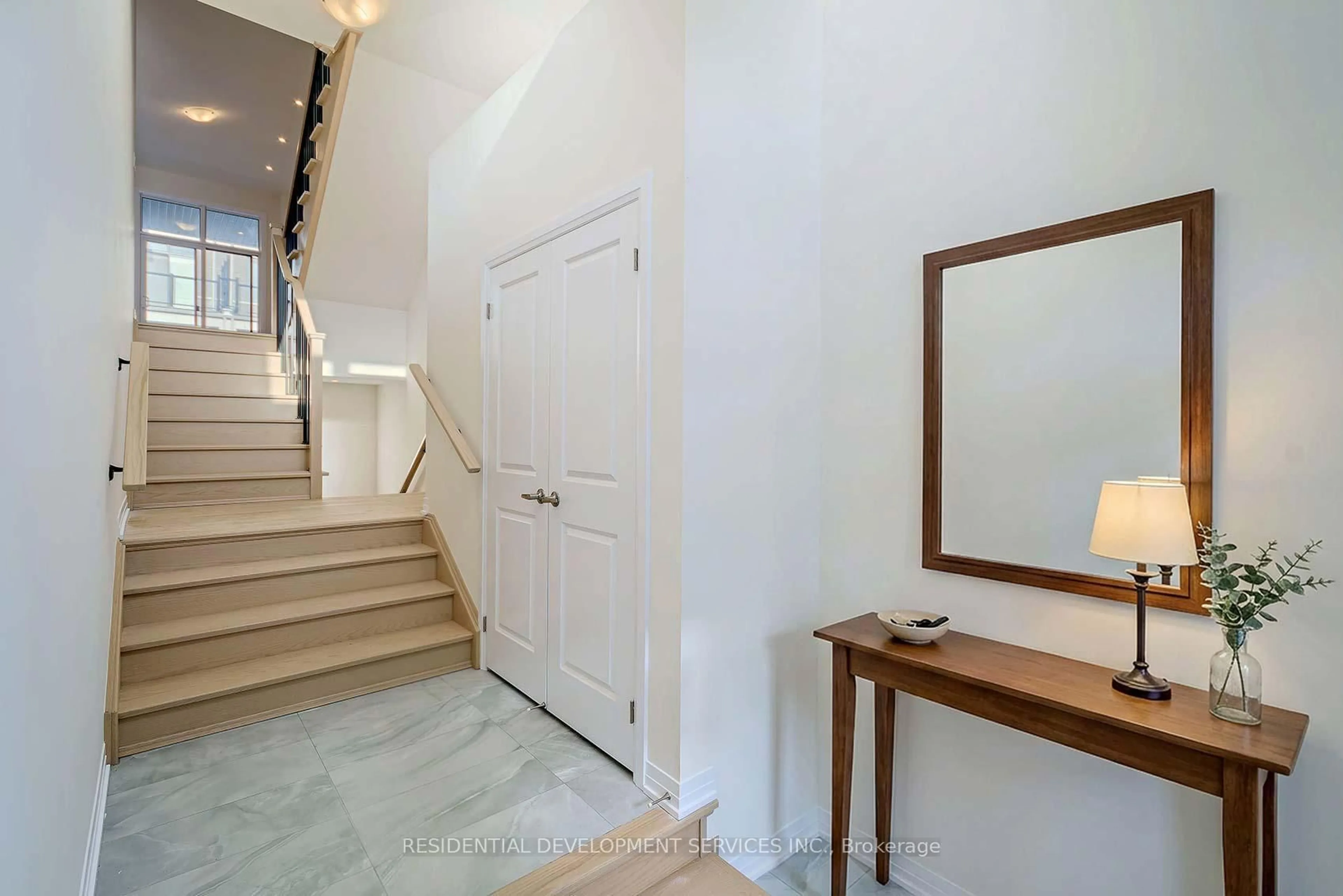 Indoor entryway for 5 Norman Fleming Lane, Richmond Hill Ontario L4S 1N4