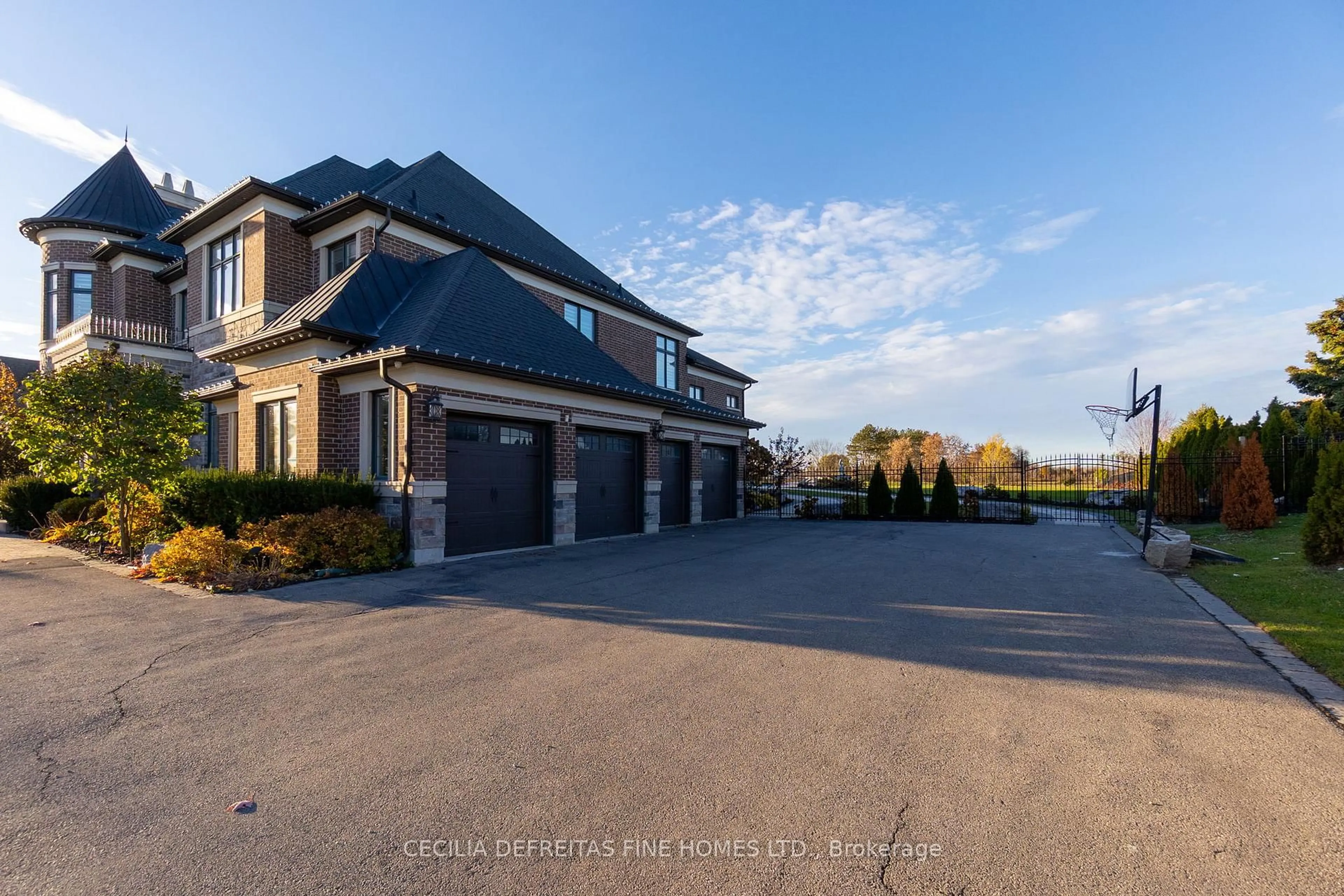 A pic from outside/outdoor area/front of a property/back of a property/a pic from drone, street for 78 Mizuno Cres, Vaughan Ontario L0J 1C0