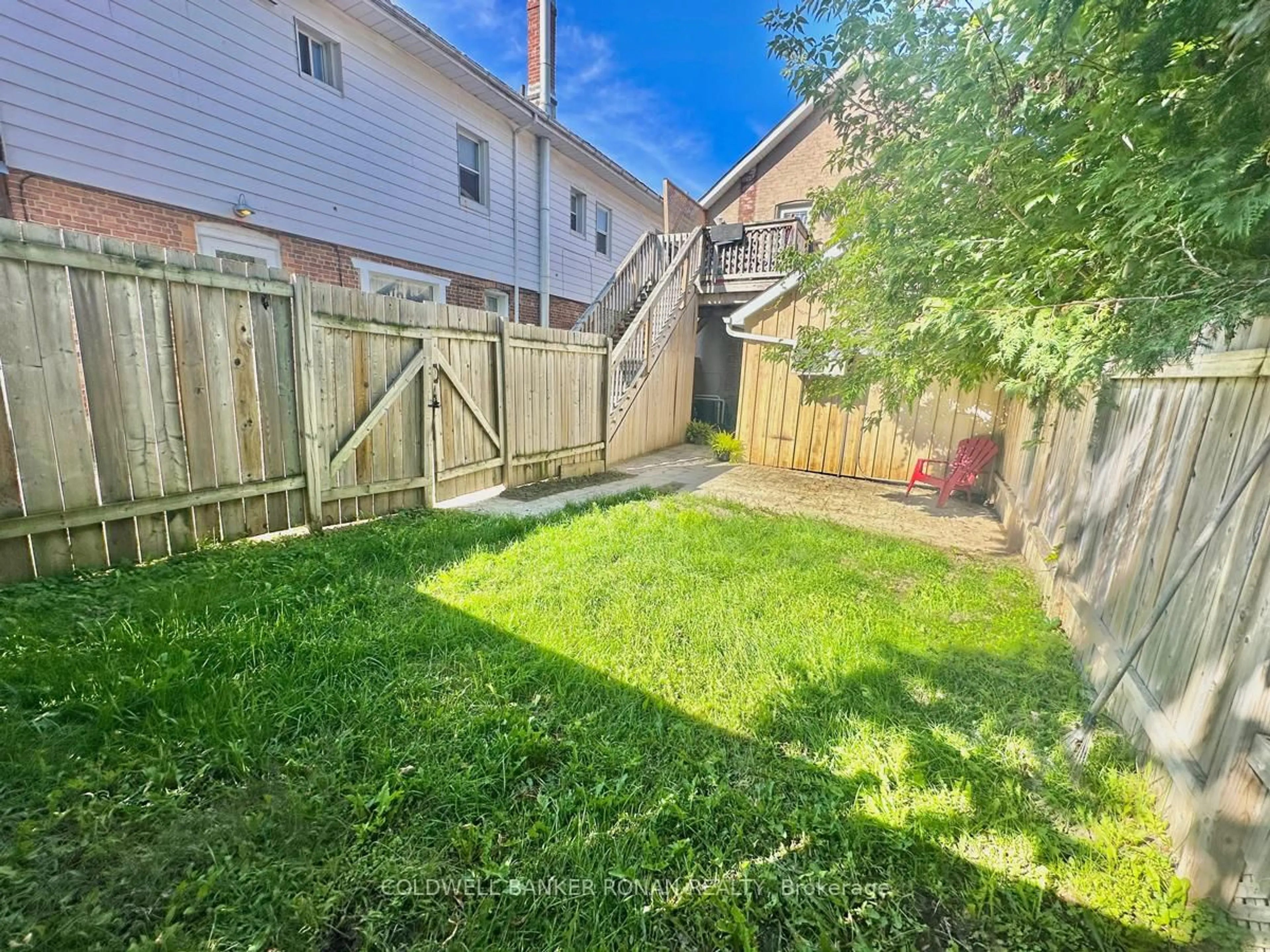 Patio, street for 284 Main St, King Ontario L0G 1T0