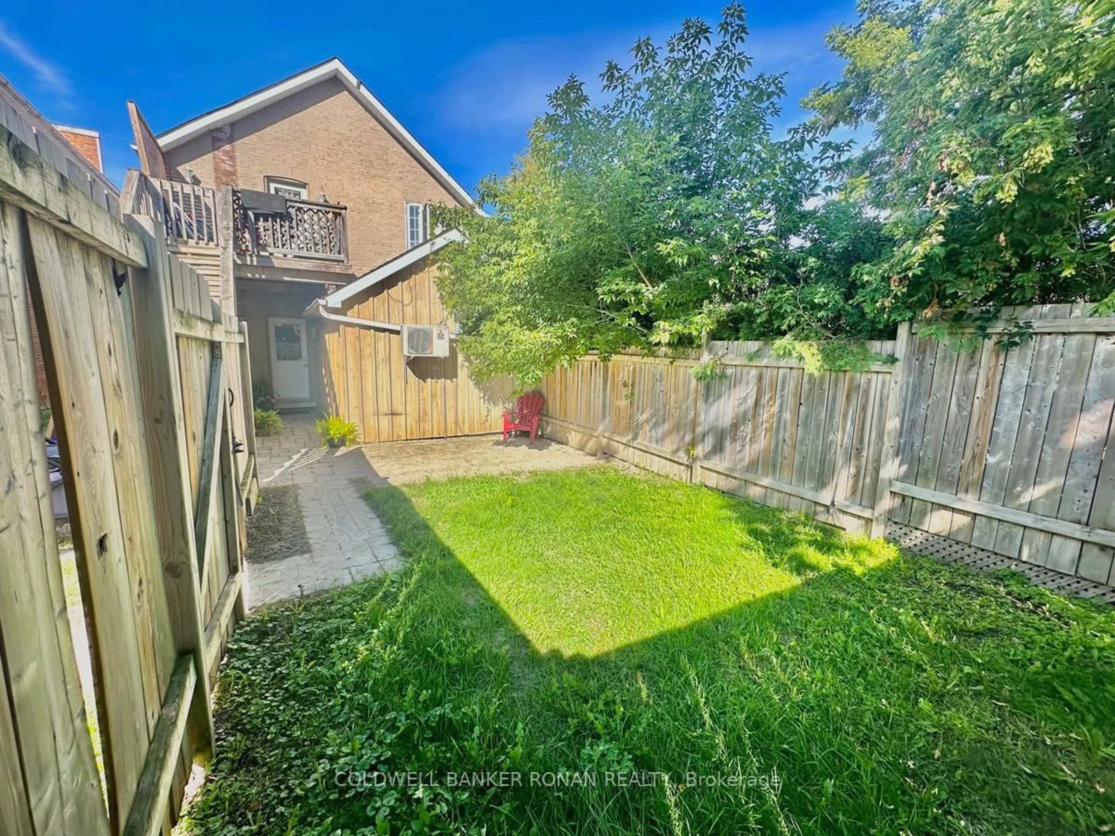 A pic from outside/outdoor area/front of a property/back of a property/a pic from drone, street for 284 Main St, King Ontario L0G 1T0