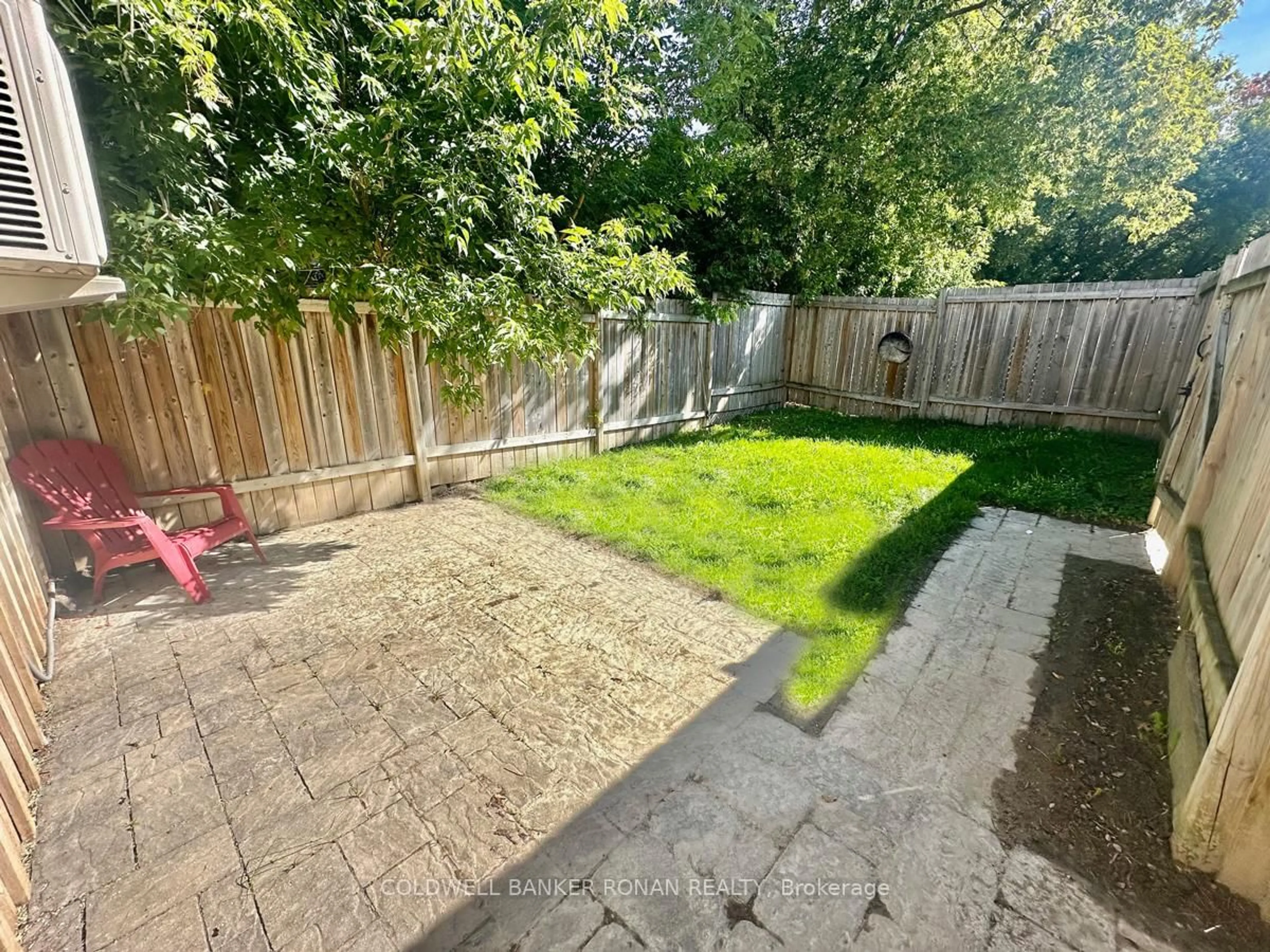 A pic from outside/outdoor area/front of a property/back of a property/a pic from drone, street for 284 Main St, King Ontario L0G 1T0