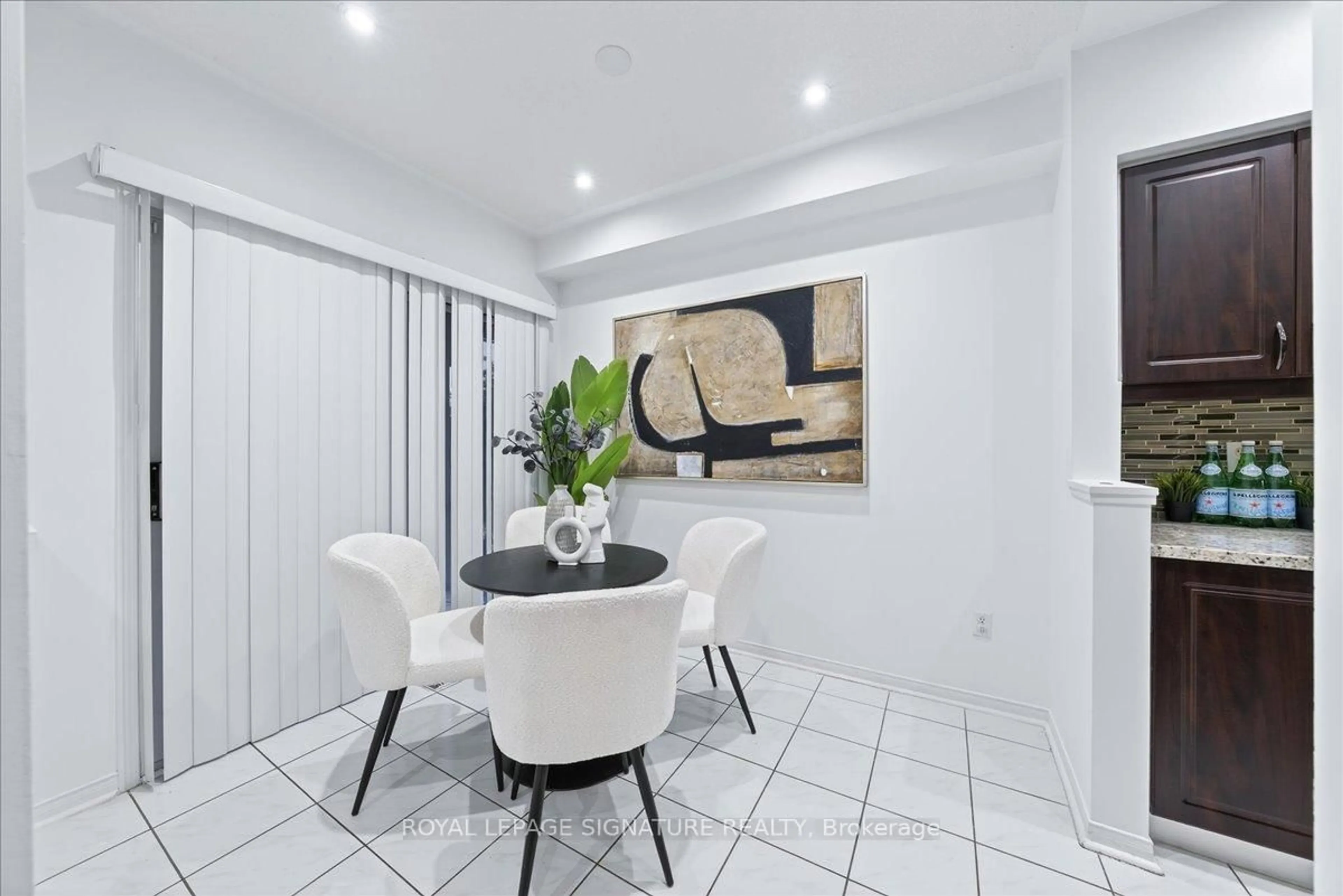 Dining room, ceramic/tile floor for 735 New Westminster Dr #59, Vaughan Ontario L4J 7Y9