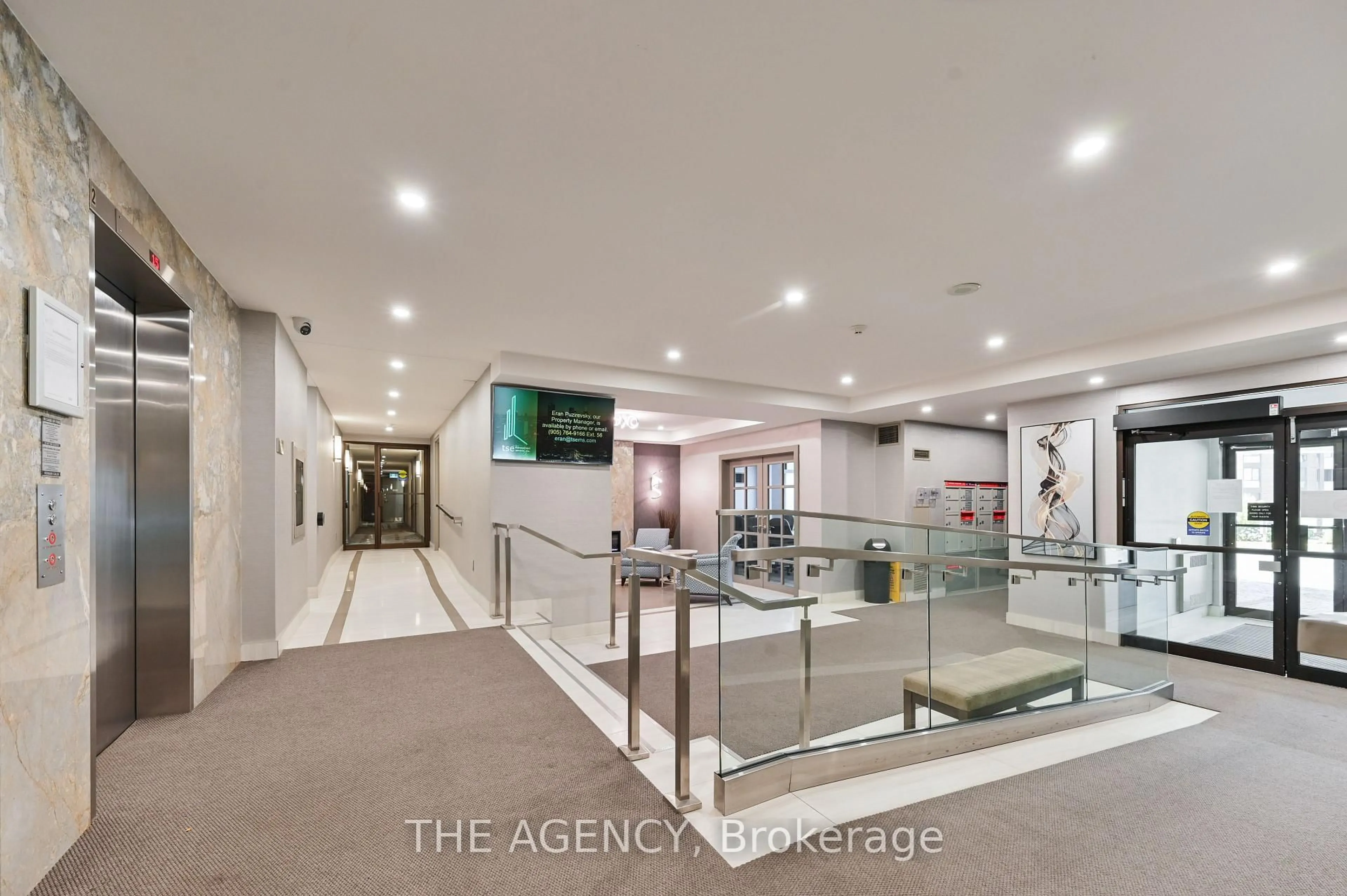 Indoor foyer for 20 Baif Blvd #306, Richmond Hill Ontario L4C 8T1