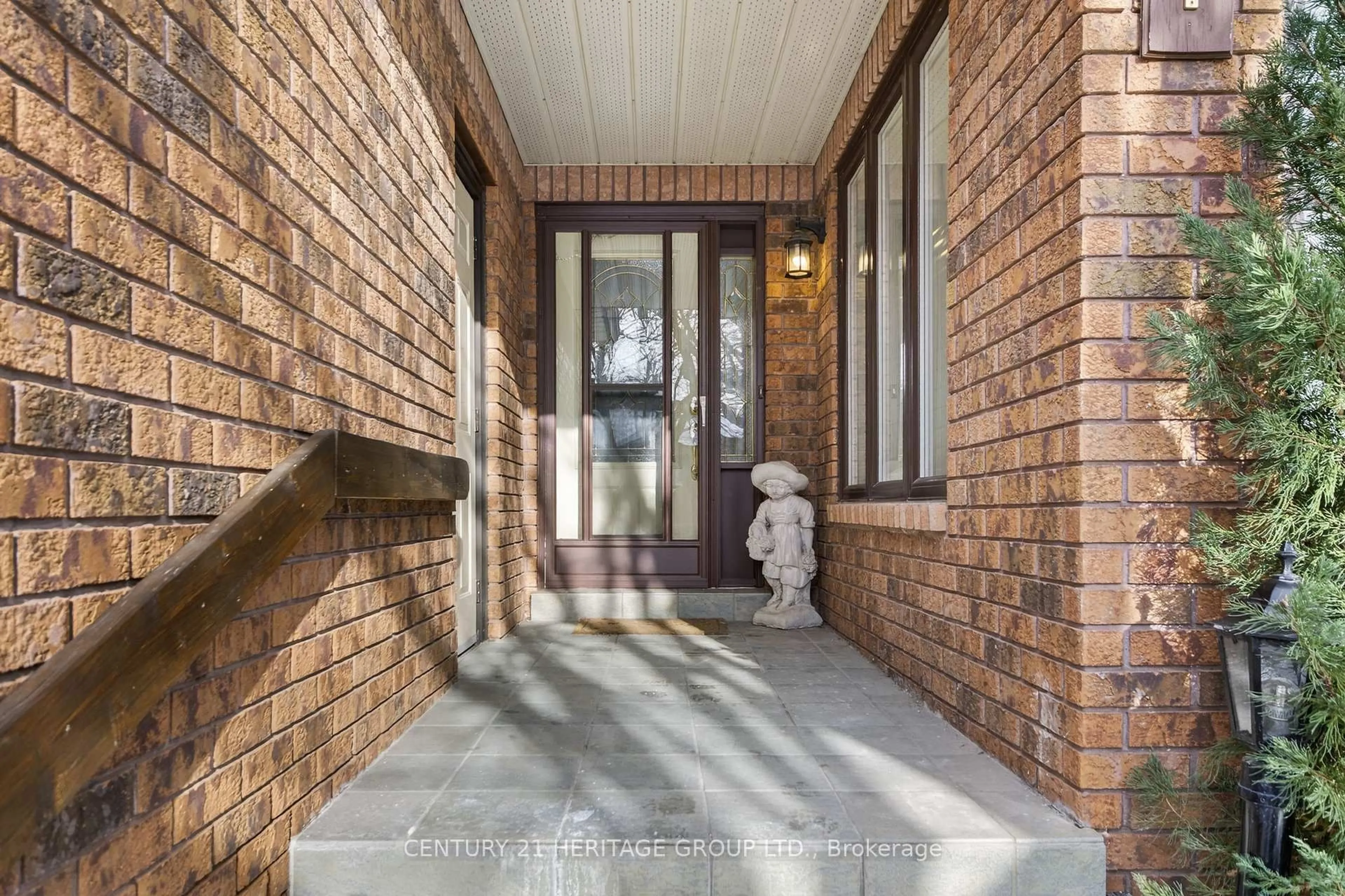 Indoor entryway for 1 Glen Eden Way #33, New Tecumseth Ontario L9R 1R3