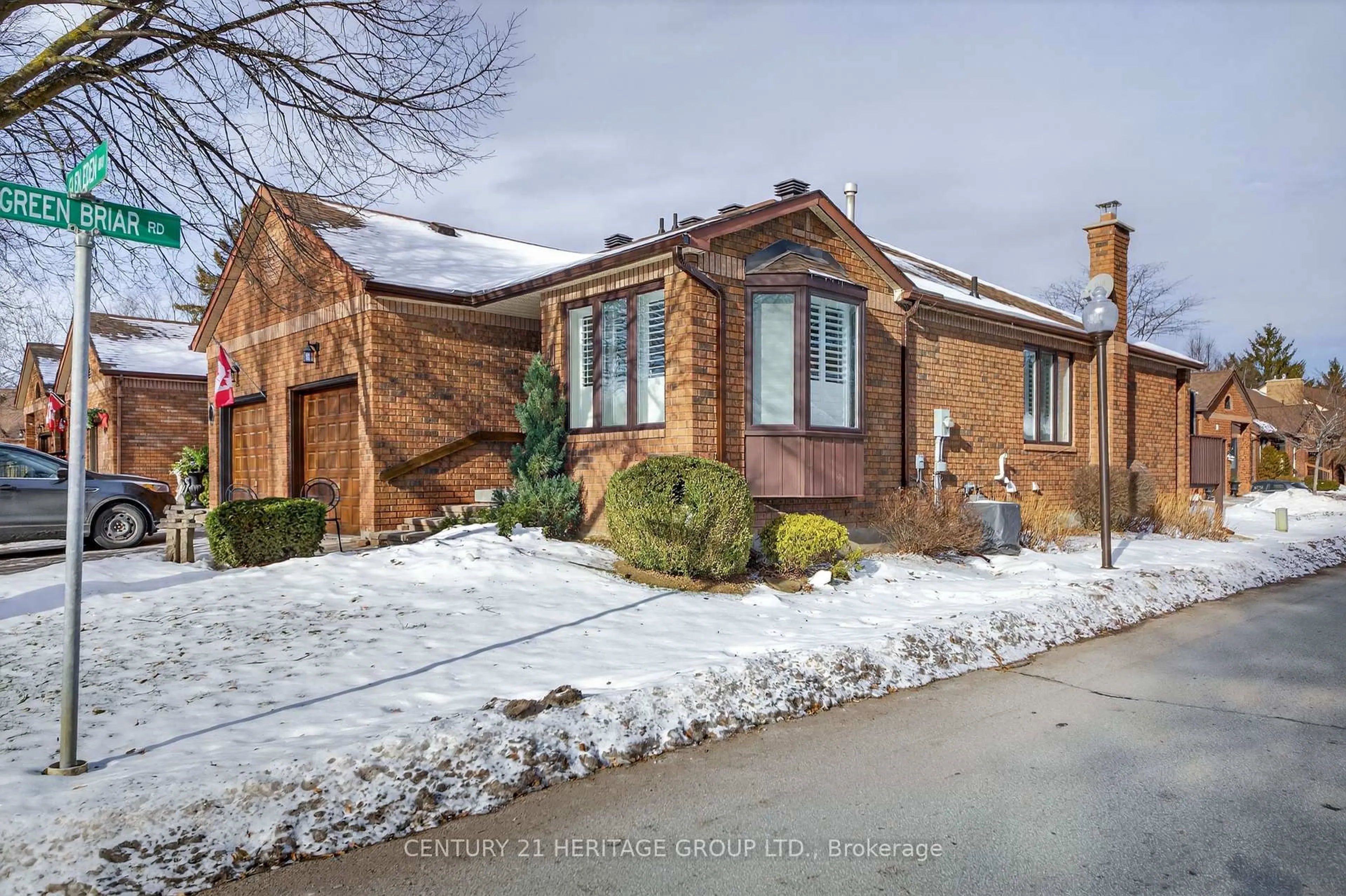 Home with brick exterior material, street for 1 Glen Eden Way #33, New Tecumseth Ontario L9R 1R3