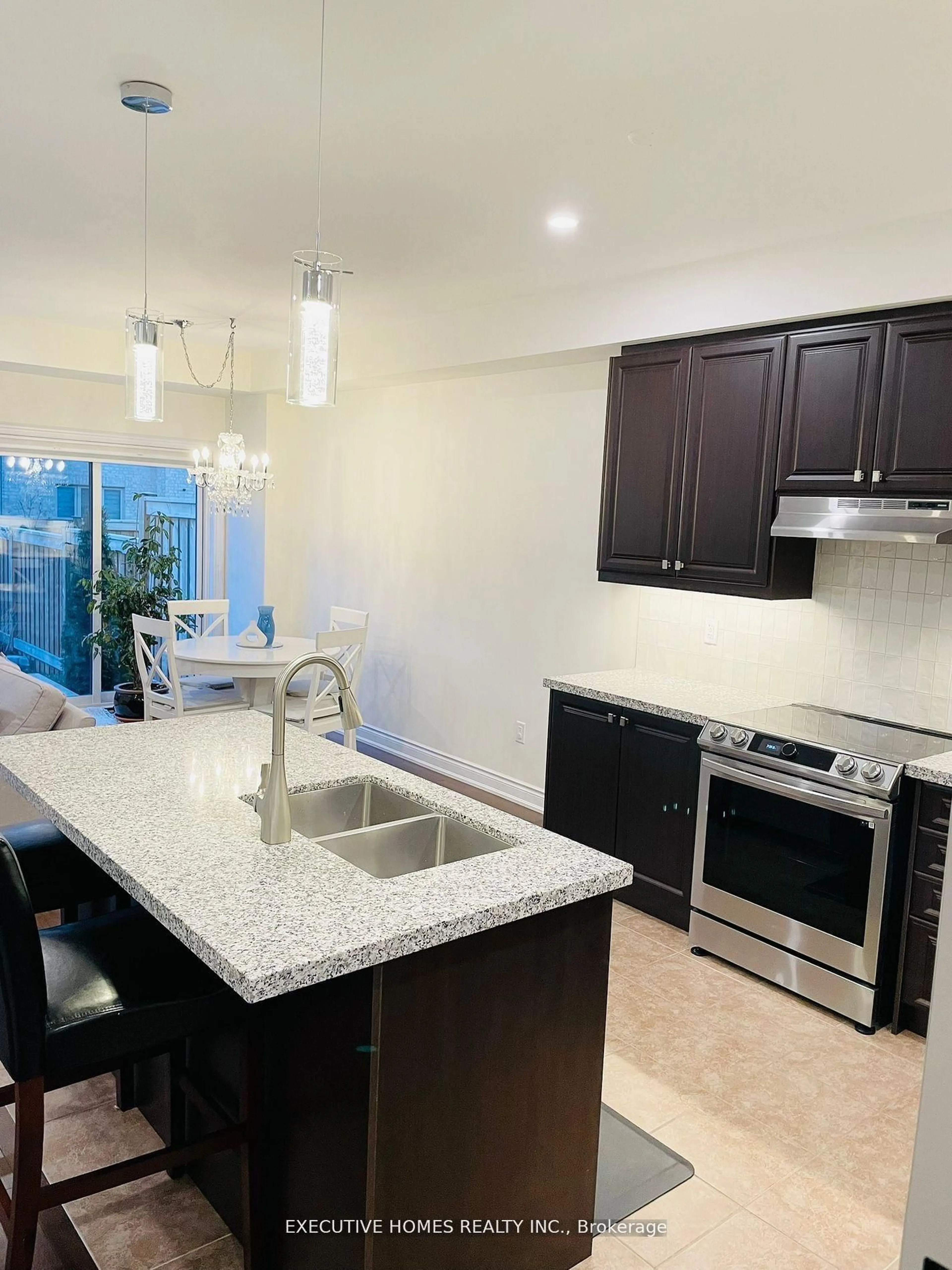 Open concept kitchen, ceramic/tile floor for 51 Lorne Thomas Pl, New Tecumseth Ontario L9R 0T8