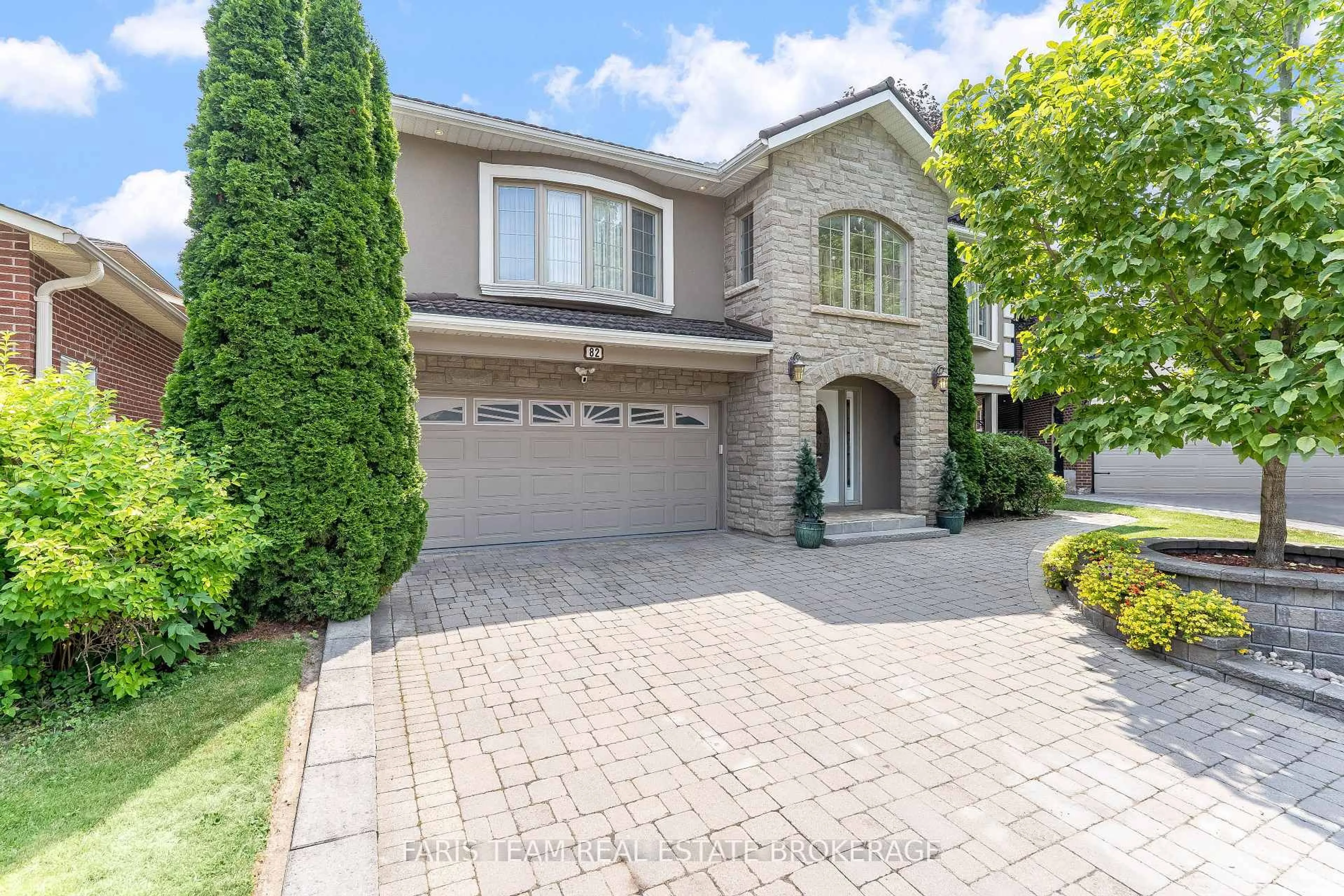 Home with brick exterior material, street for 82 Derby Crt, Newmarket Ontario L3Y 5Z9