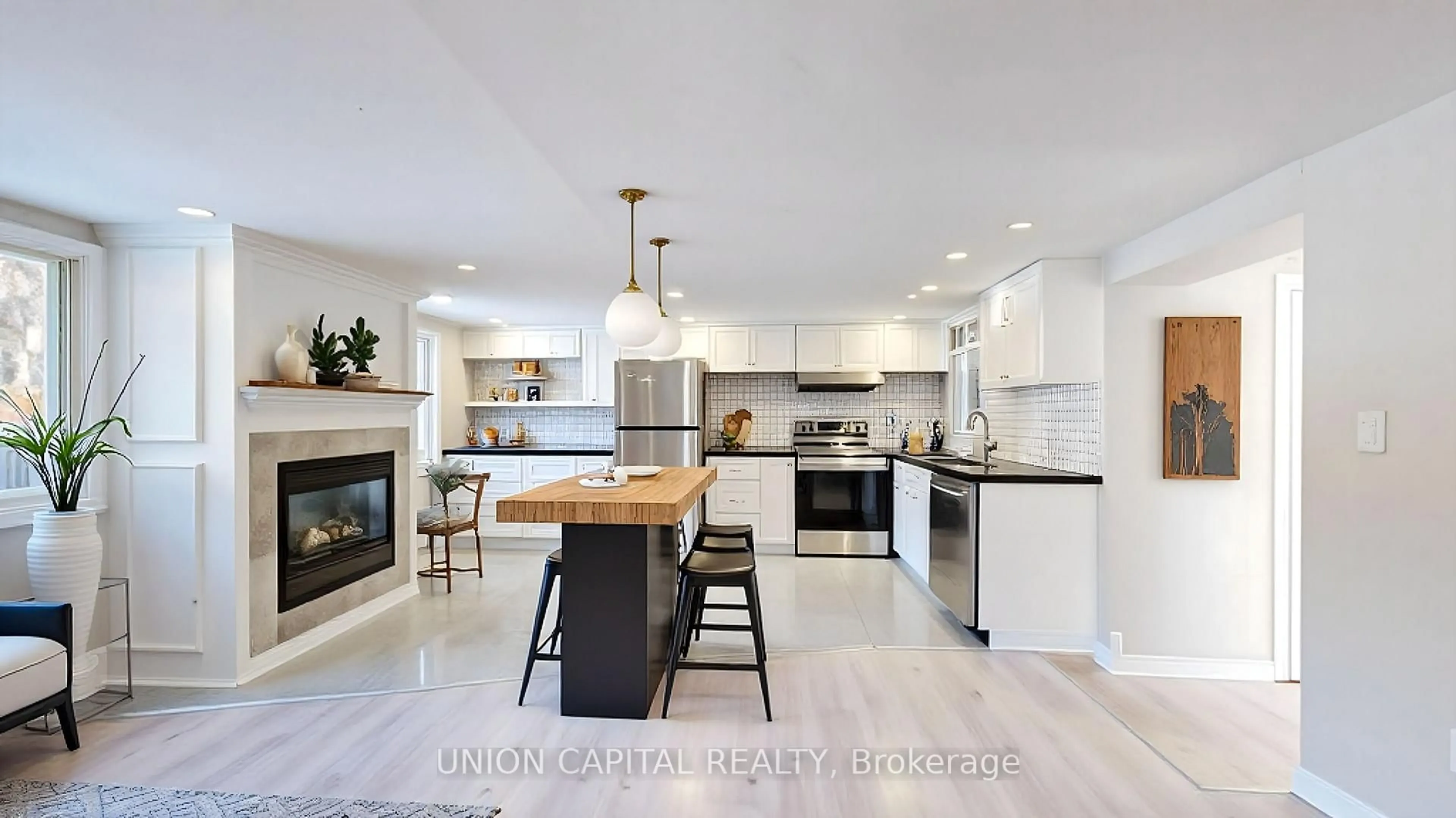 Open concept kitchen, unknown for 27 Connor Dr, Whitchurch-Stouffville Ontario L4A 2Z1