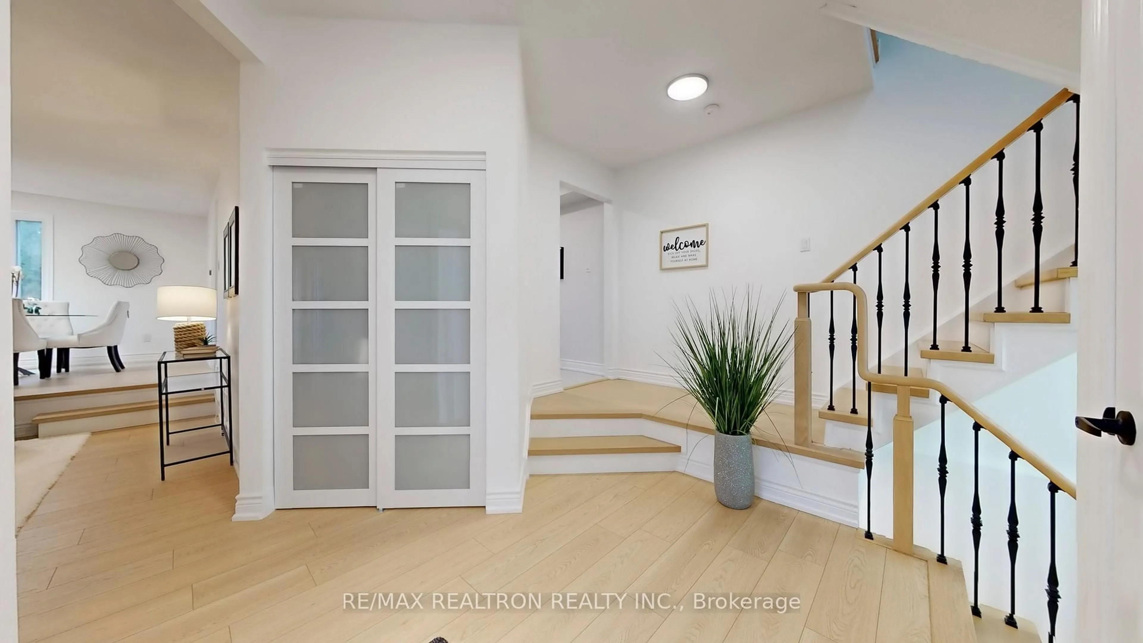 Indoor foyer for 62 Bishop Cres, Markham Ontario L3P 4N7