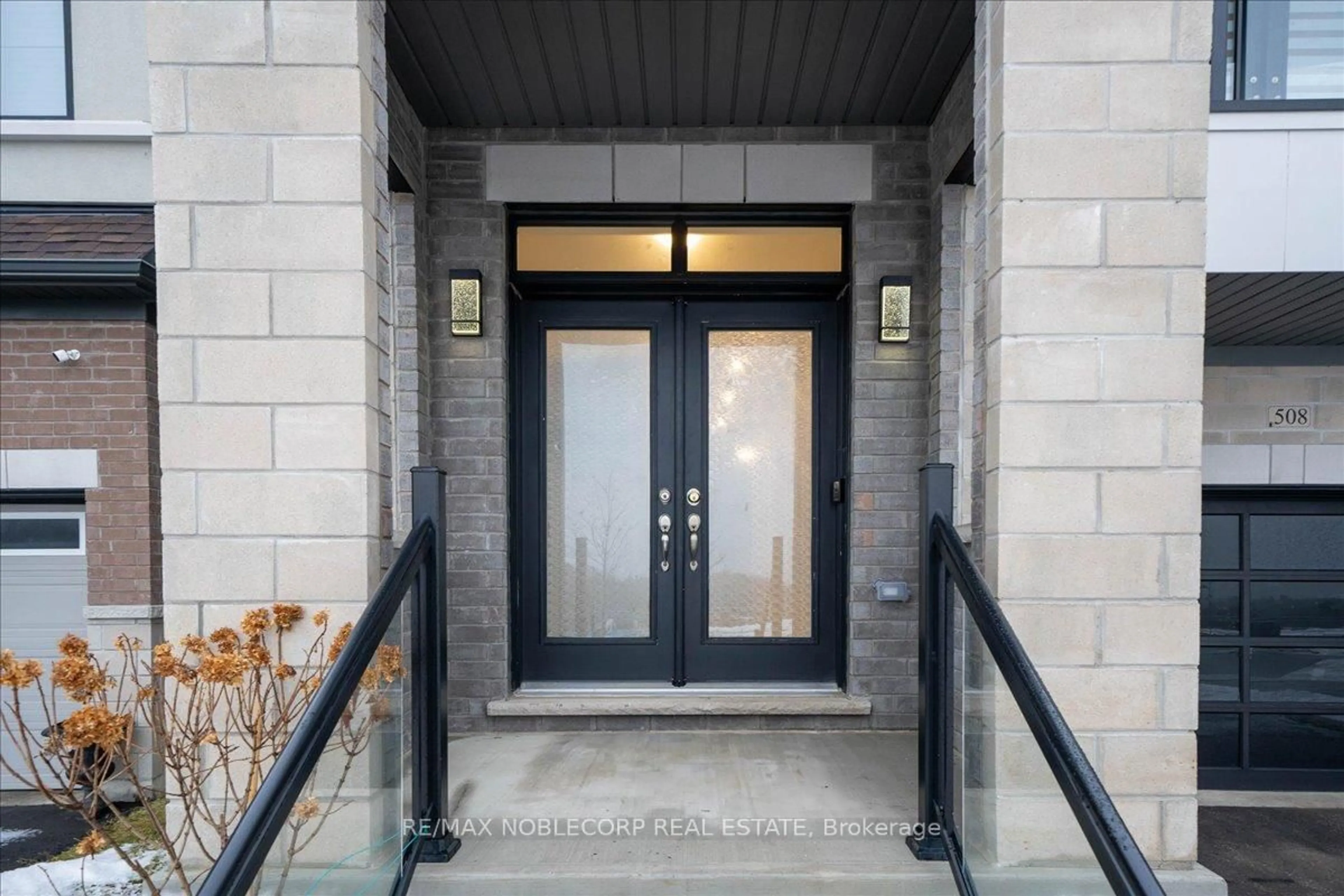 Indoor entryway for 508 Seaview Hts, East Gwillimbury Ontario L9N 0Y3