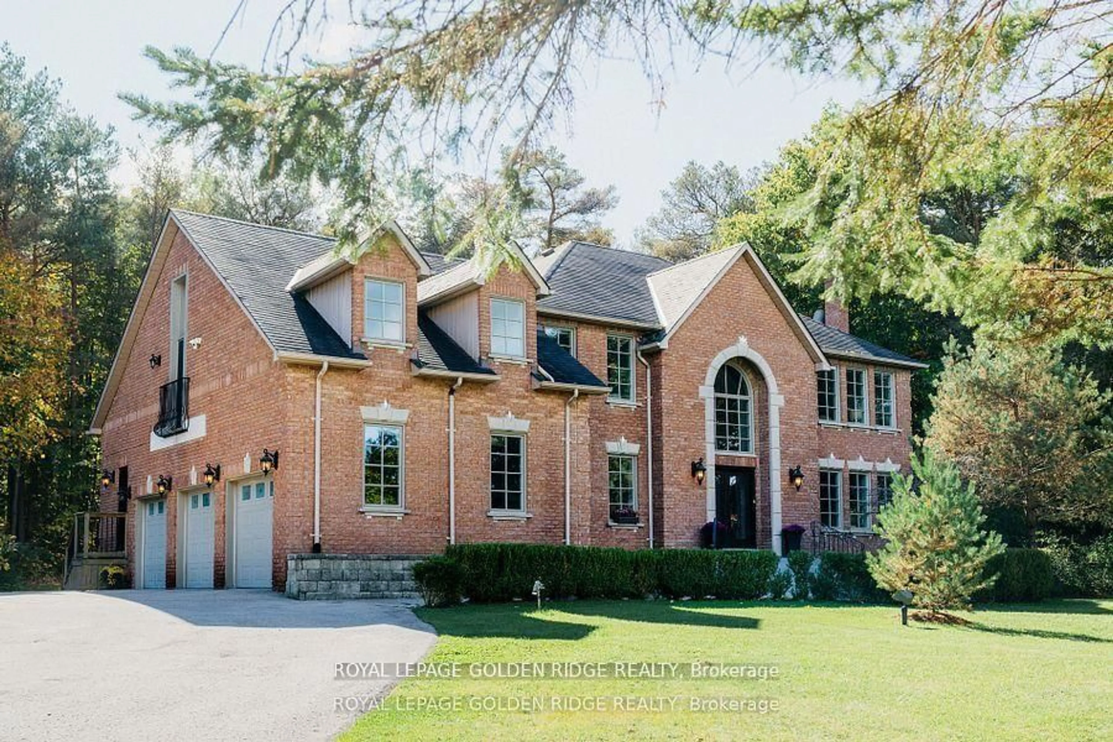 Home with brick exterior material, street for 8 Greenvalley Circ, Whitchurch-Stouffville Ontario L4A 2L4