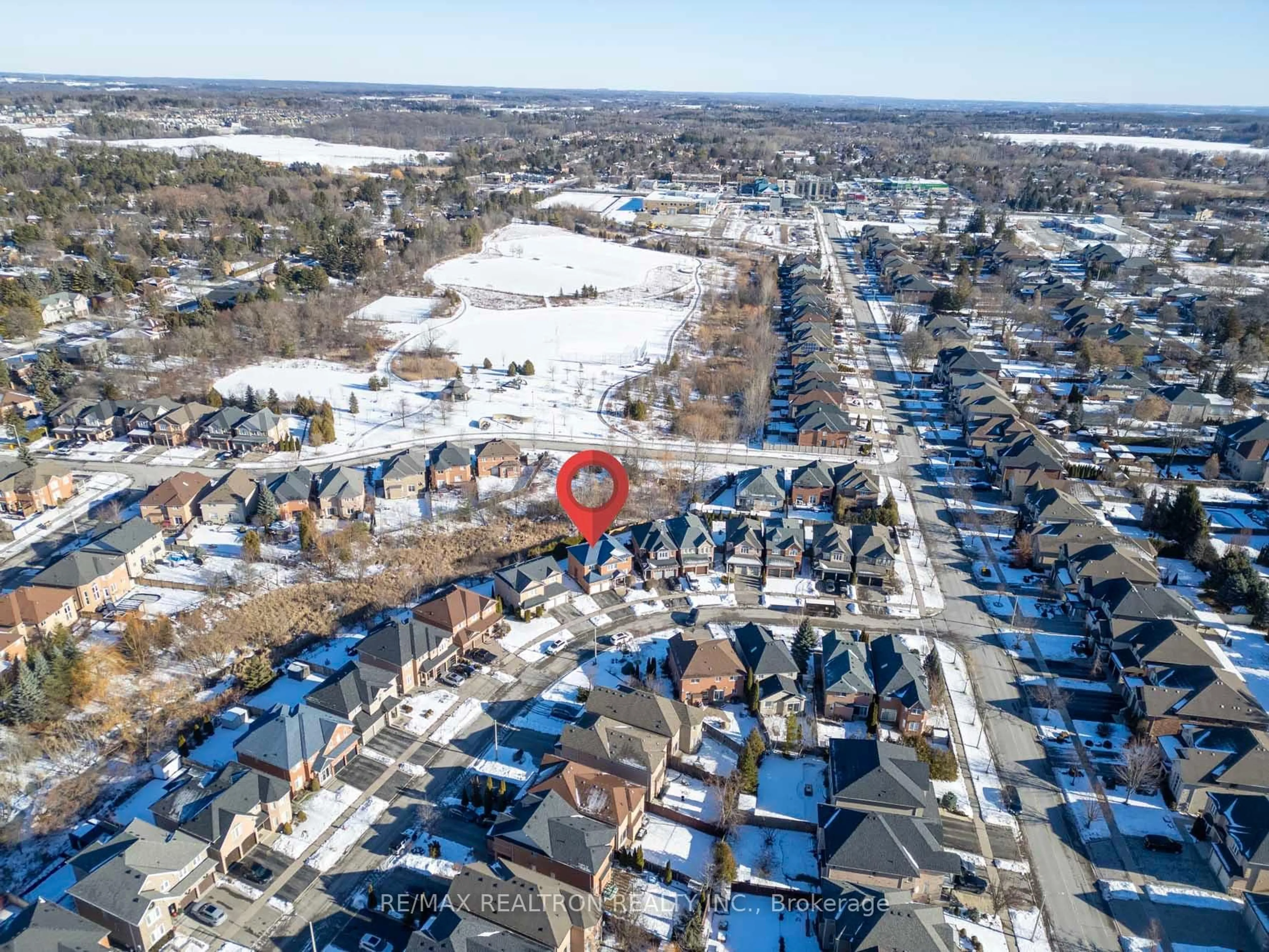 A pic from outside/outdoor area/front of a property/back of a property/a pic from drone, street for 18 Pegasus Dr, Richmond Hill Ontario L4E 4R2