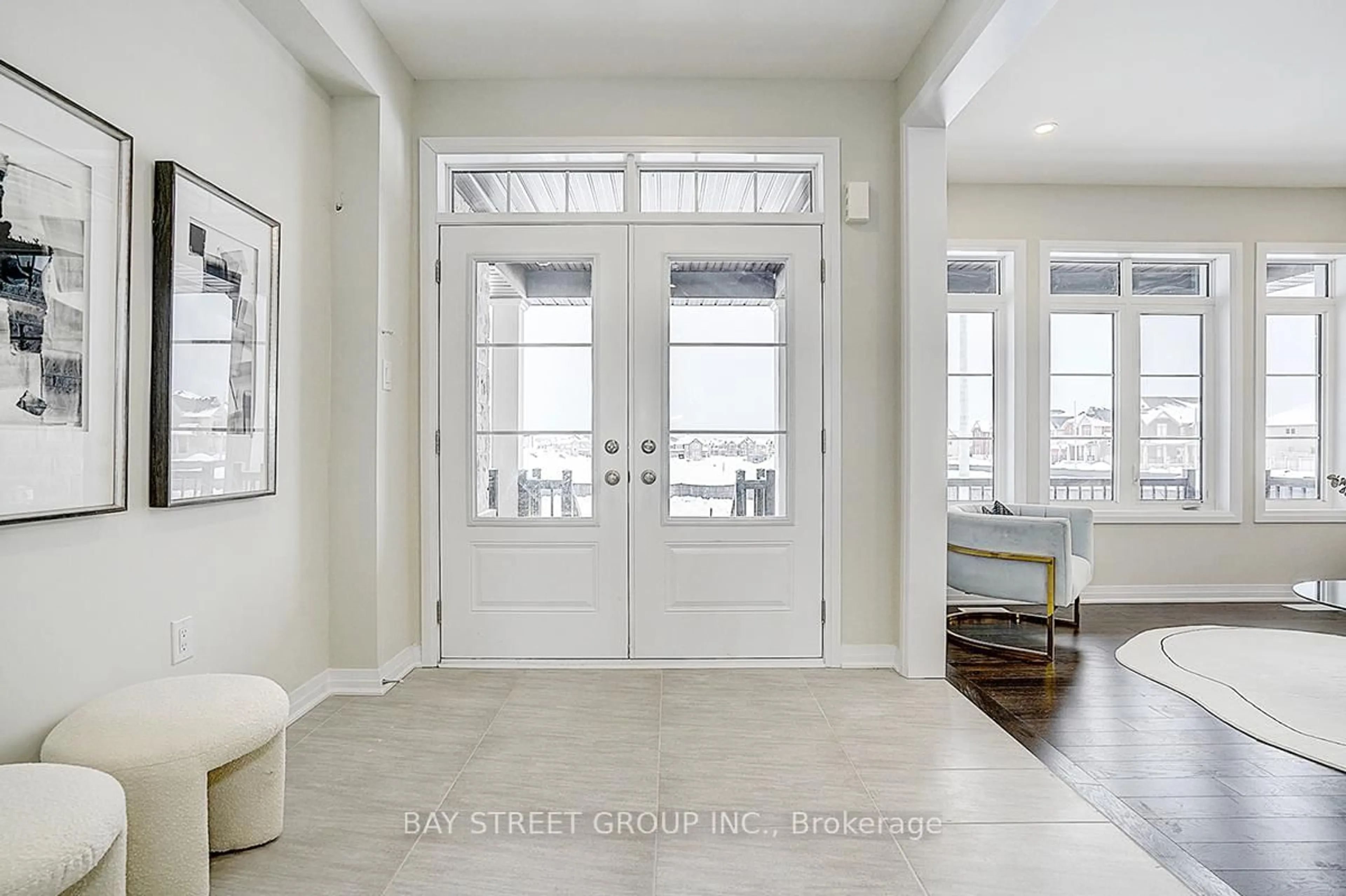 Indoor entryway for 1580 Sharpe St, Innisfil Ontario L9S 0R3