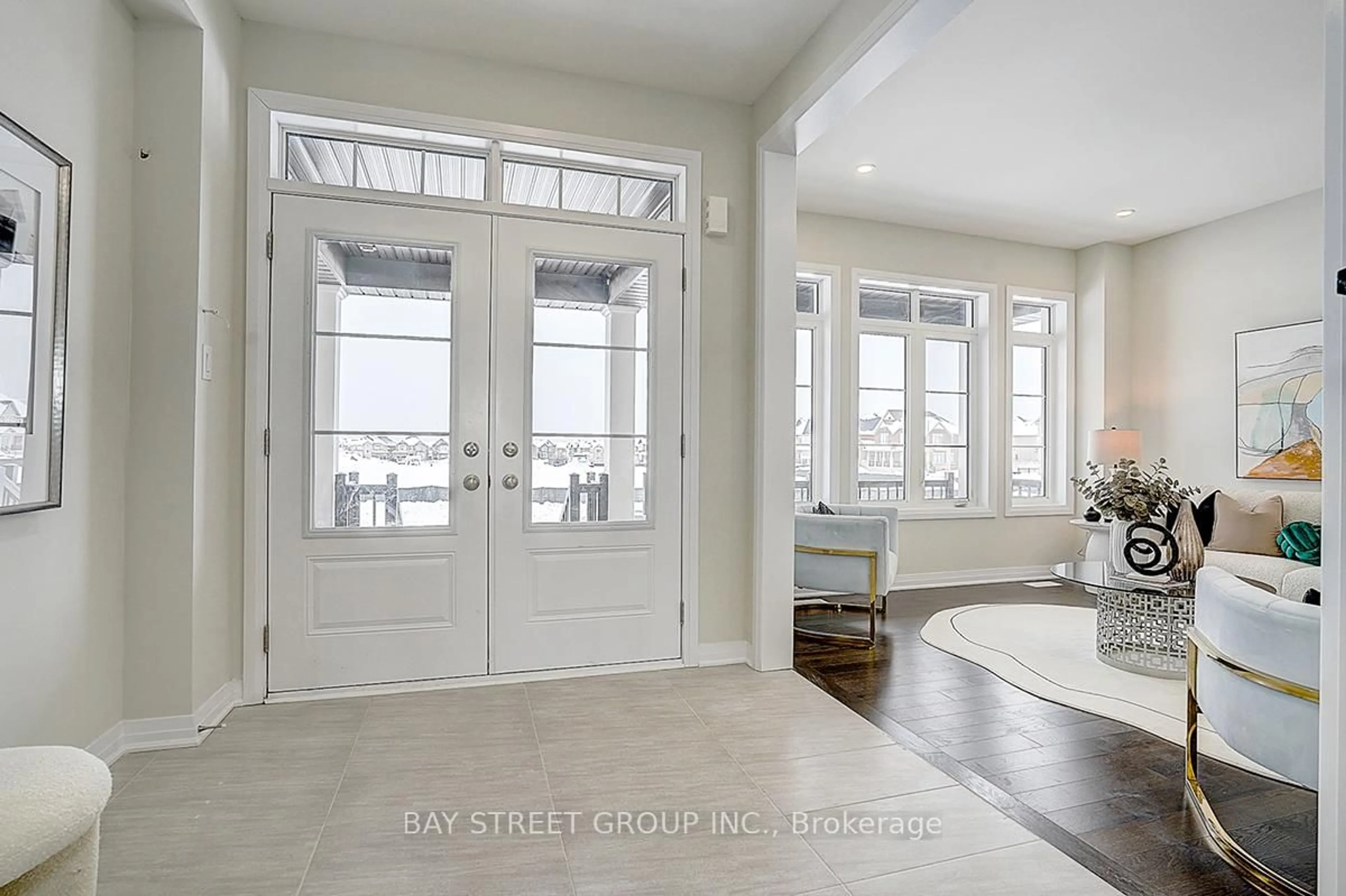 Indoor entryway for 1580 Sharpe St, Innisfil Ontario L9S 0R3