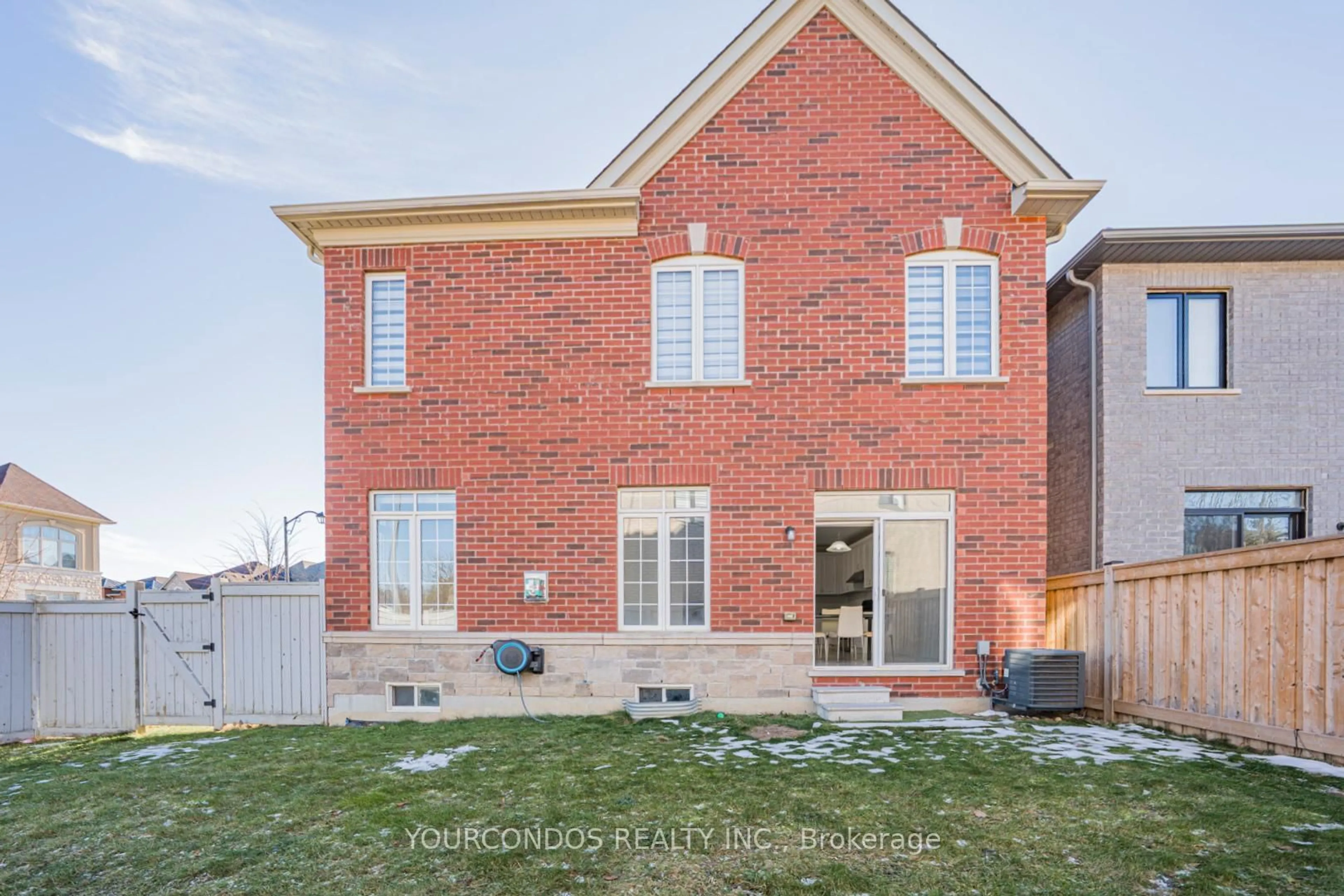 Home with brick exterior material, street for 100 Beckett Ave, East Gwillimbury Ontario L9N 0S7
