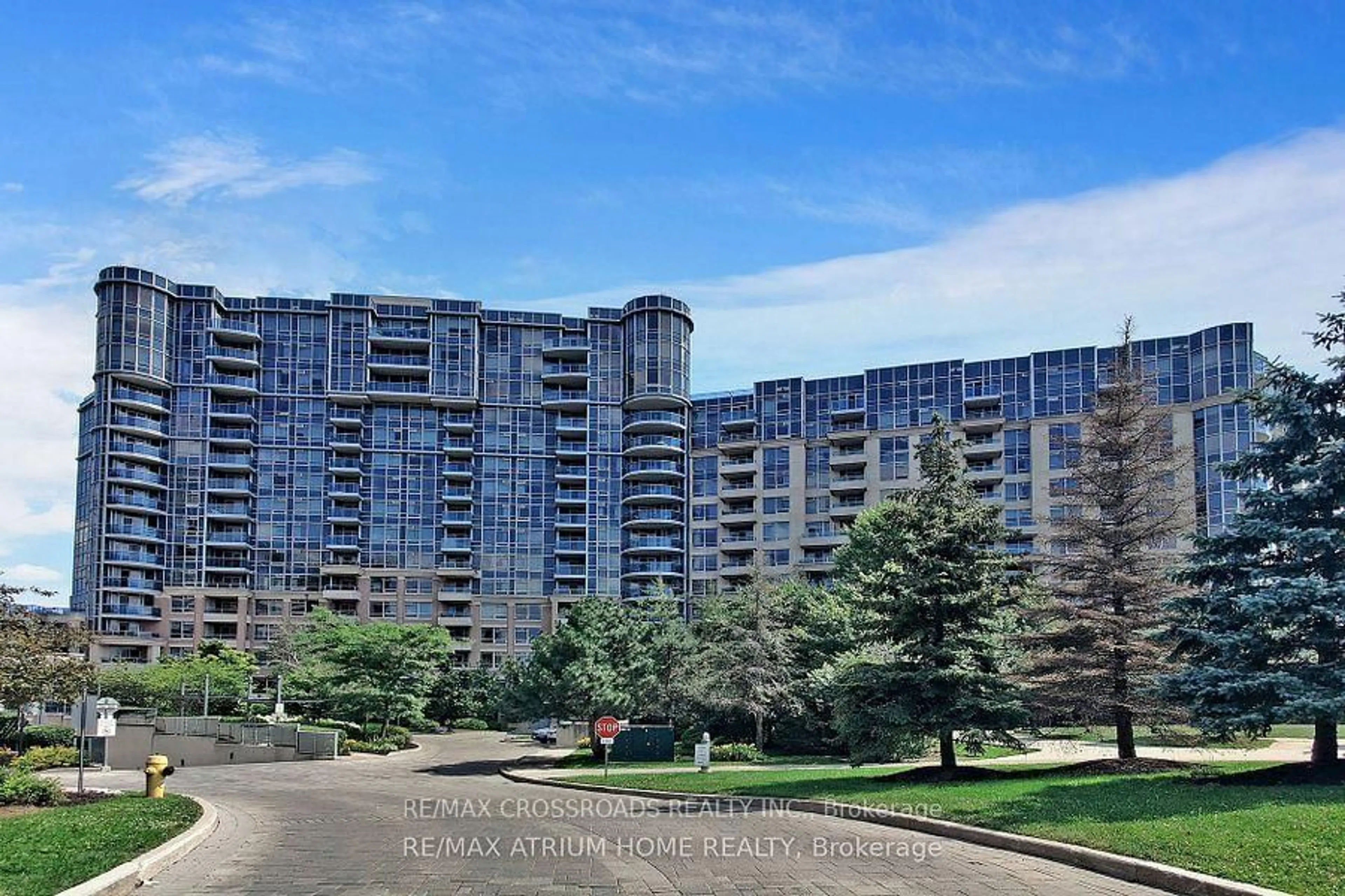 A pic from outside/outdoor area/front of a property/back of a property/a pic from drone, city buildings view from balcony for 23 Cox Blvd #659, Markham Ontario L3R 7Z9