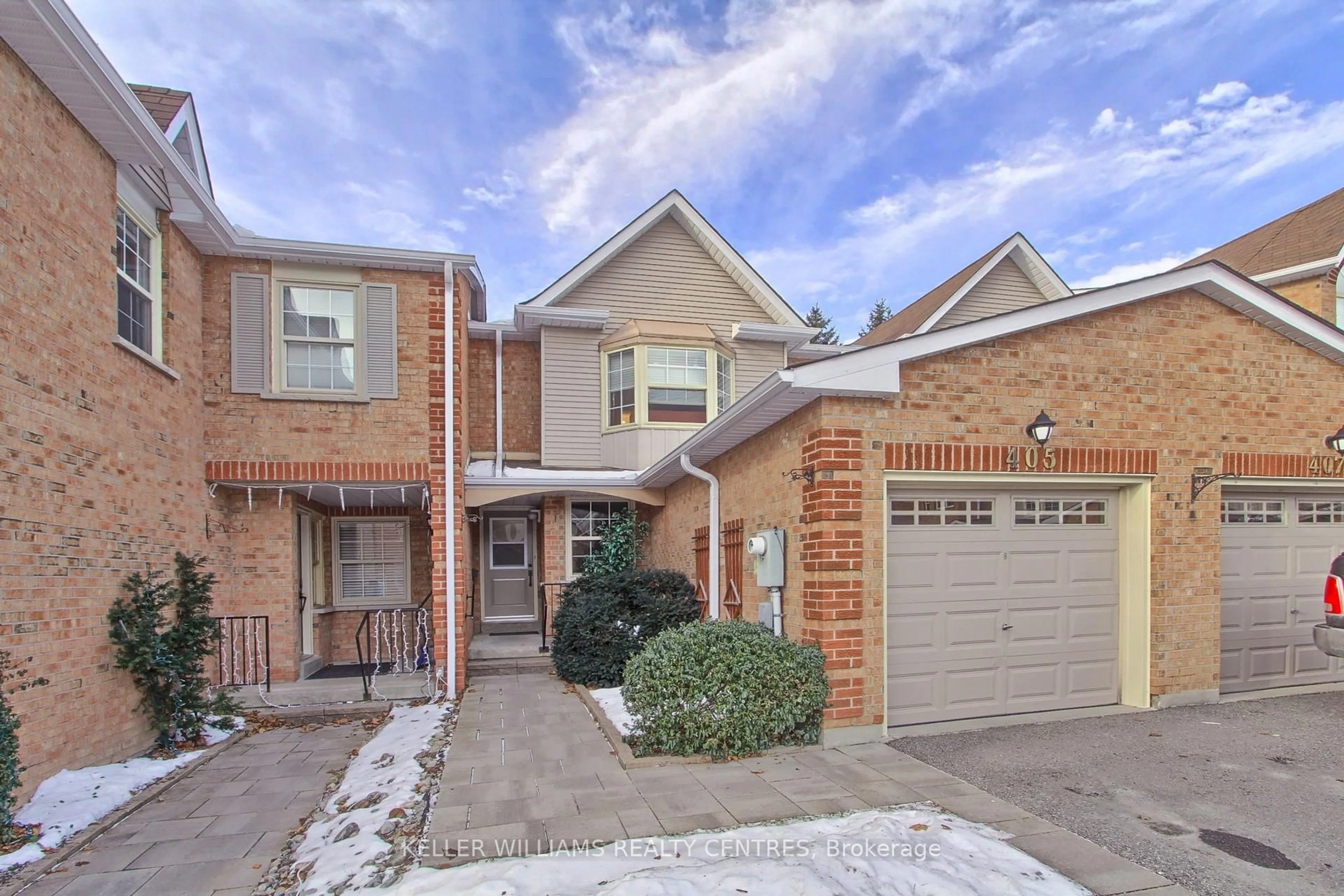 Home with brick exterior material, street for 405 Butler Crt #12, Aurora Ontario L4G 6G8