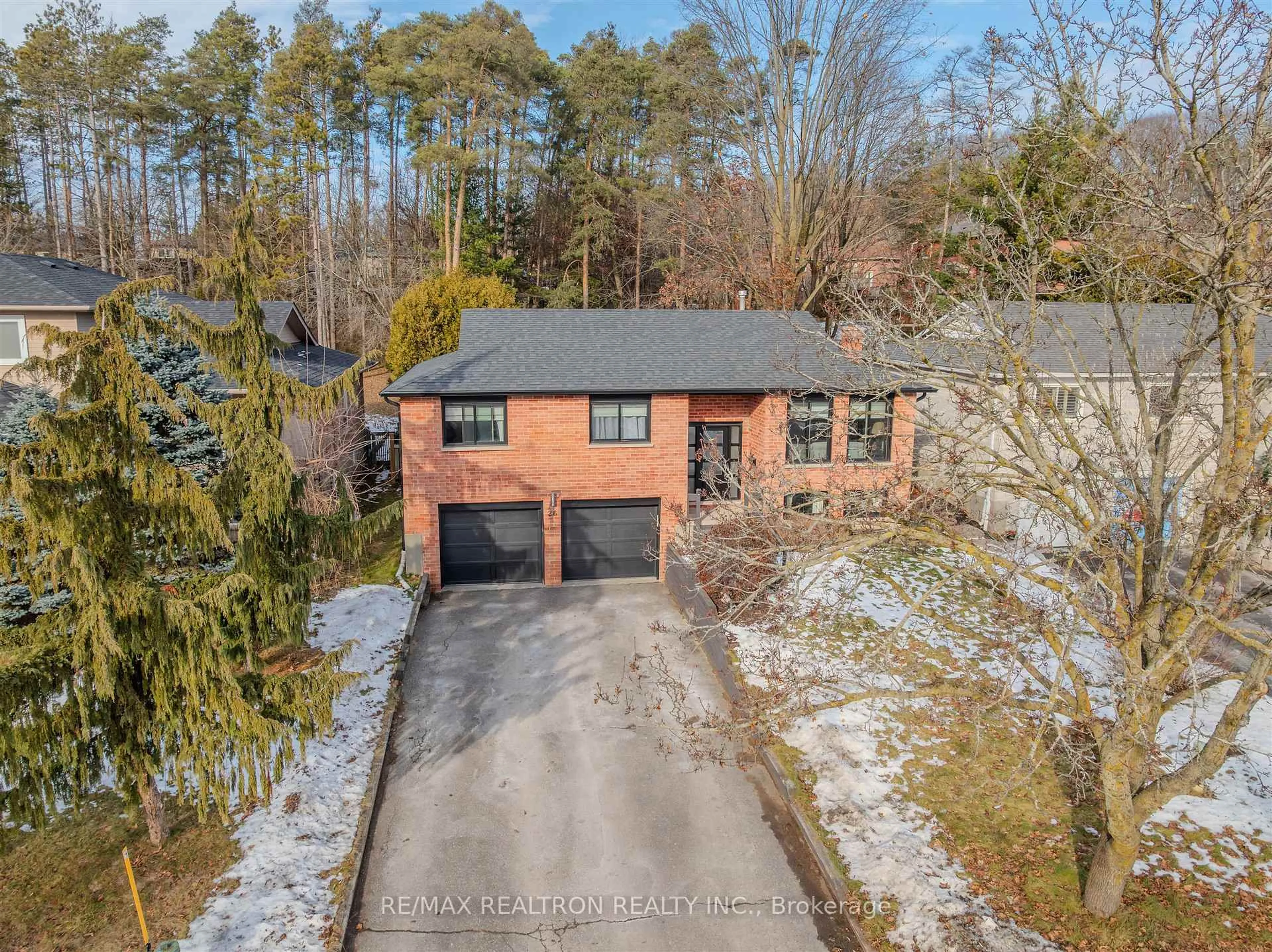 A pic from outside/outdoor area/front of a property/back of a property/a pic from drone, unknown for 26 Beckett Ave, East Gwillimbury Ontario L9N 1E8