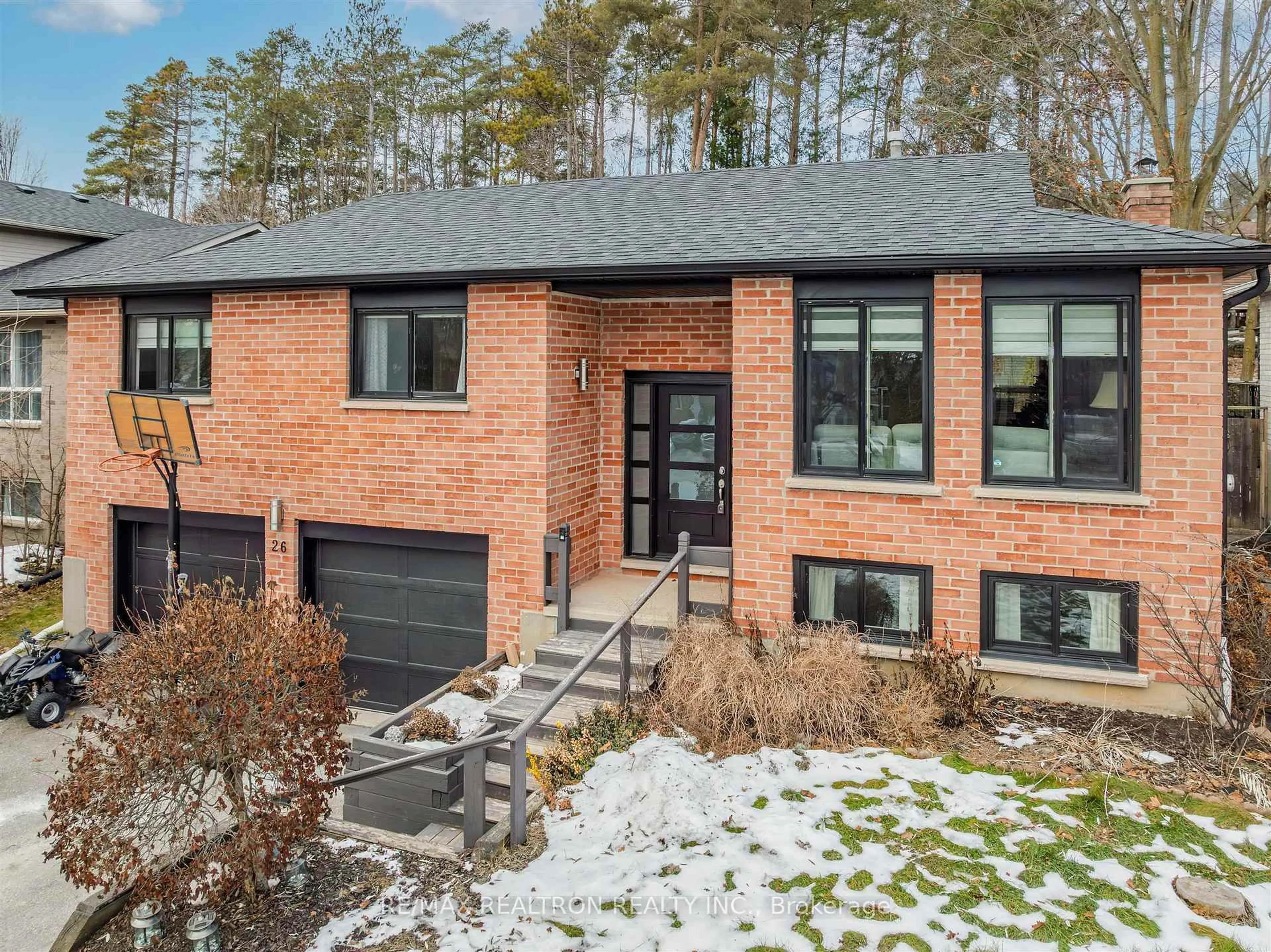 Home with brick exterior material, street for 26 Beckett Ave, East Gwillimbury Ontario L9N 1E8