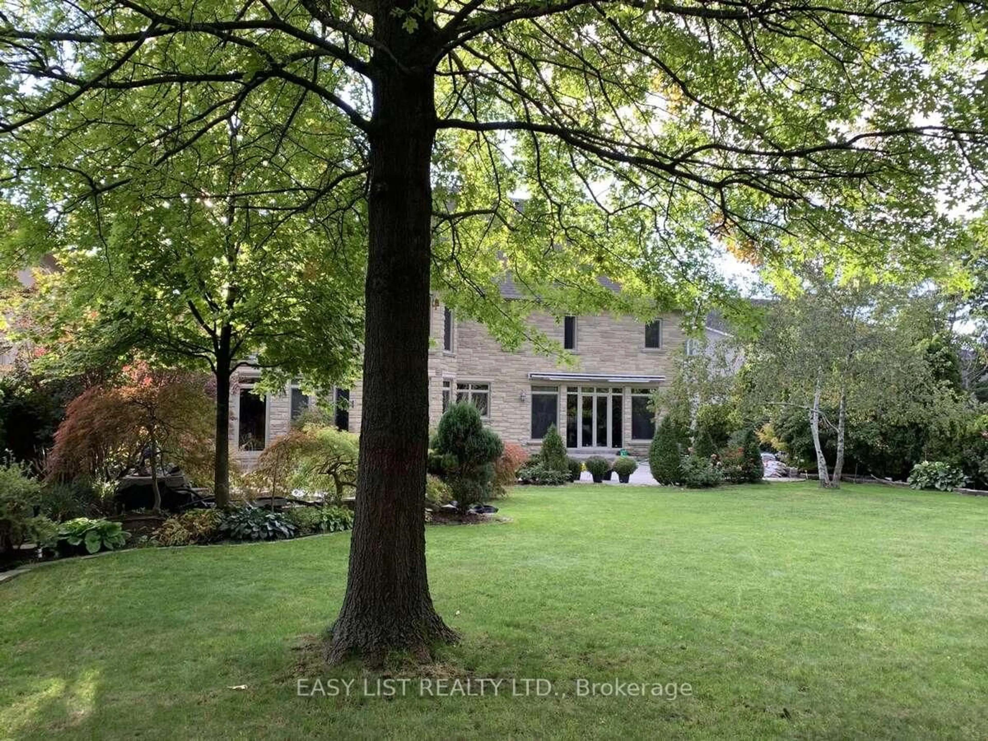 A pic from outside/outdoor area/front of a property/back of a property/a pic from drone, unknown for 785 Clarence St, Vaughan Ontario L4L 8V2