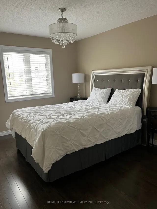 386 Gilpin Dr, Newmarket 4