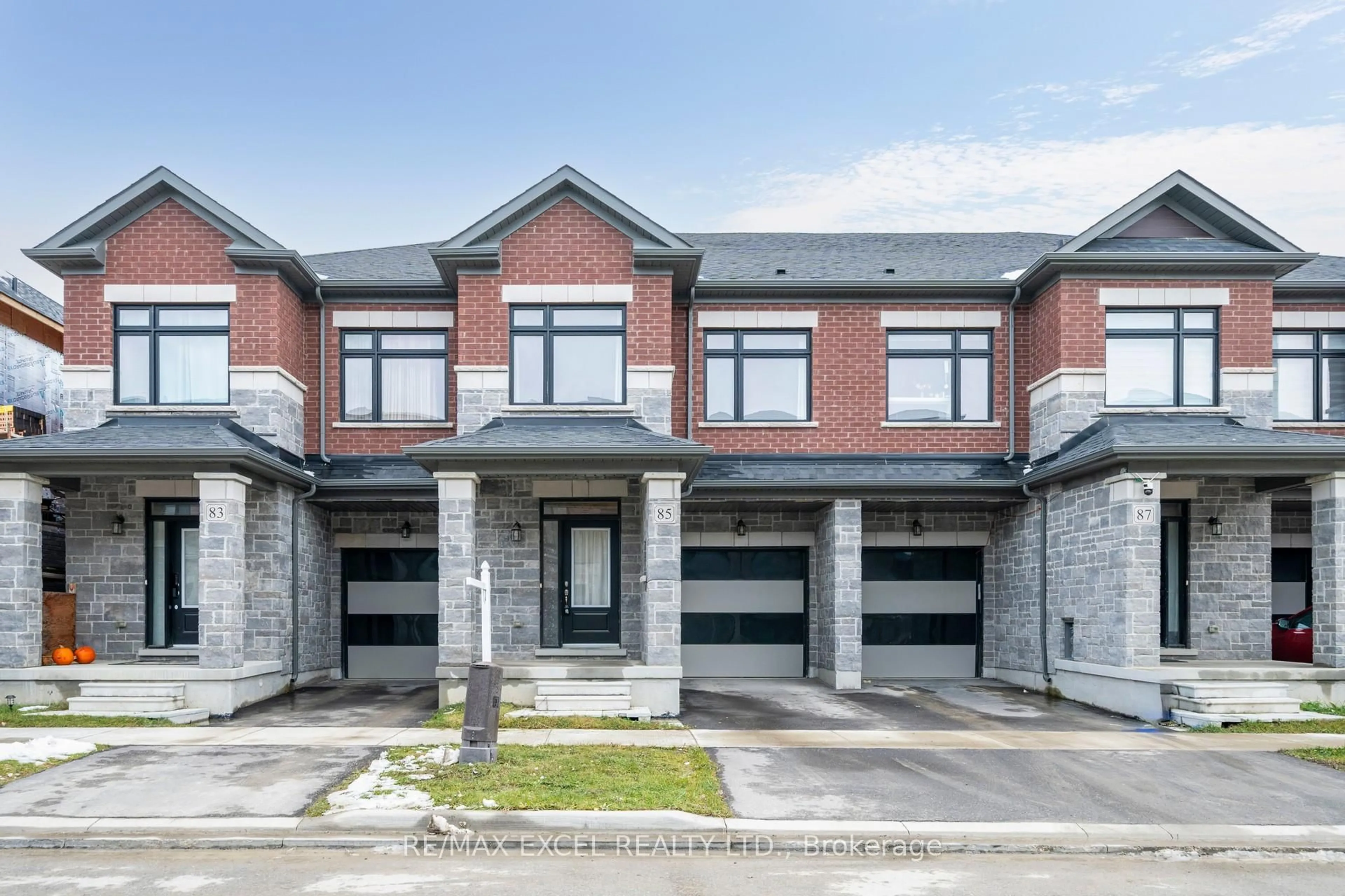 Home with brick exterior material, street for 85 Robert Eaton Ave, Markham Ontario L3S 0G2