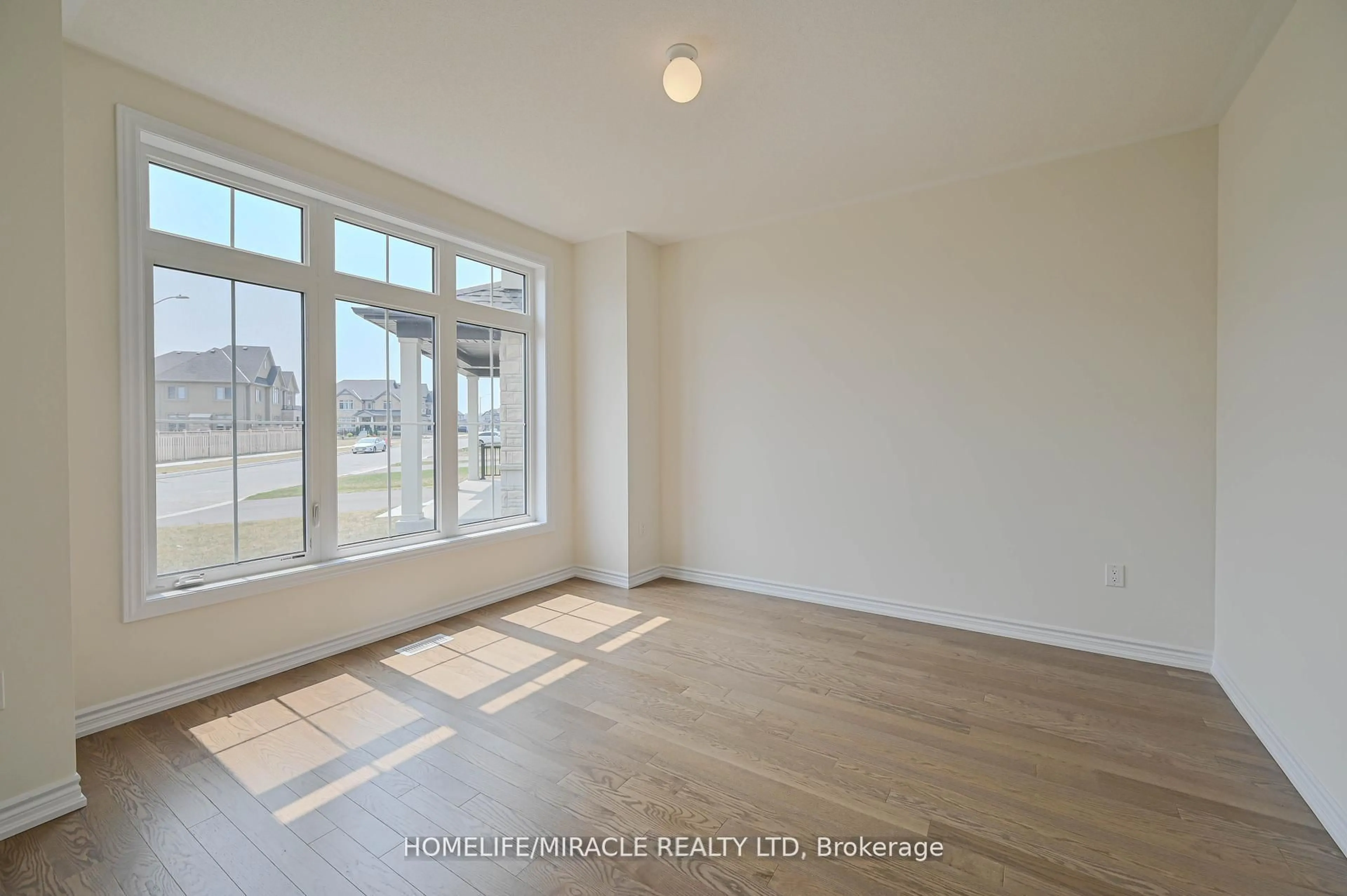 A pic of a room for 1653 Corsal Crt, Innisfil Ontario L9S 0P8