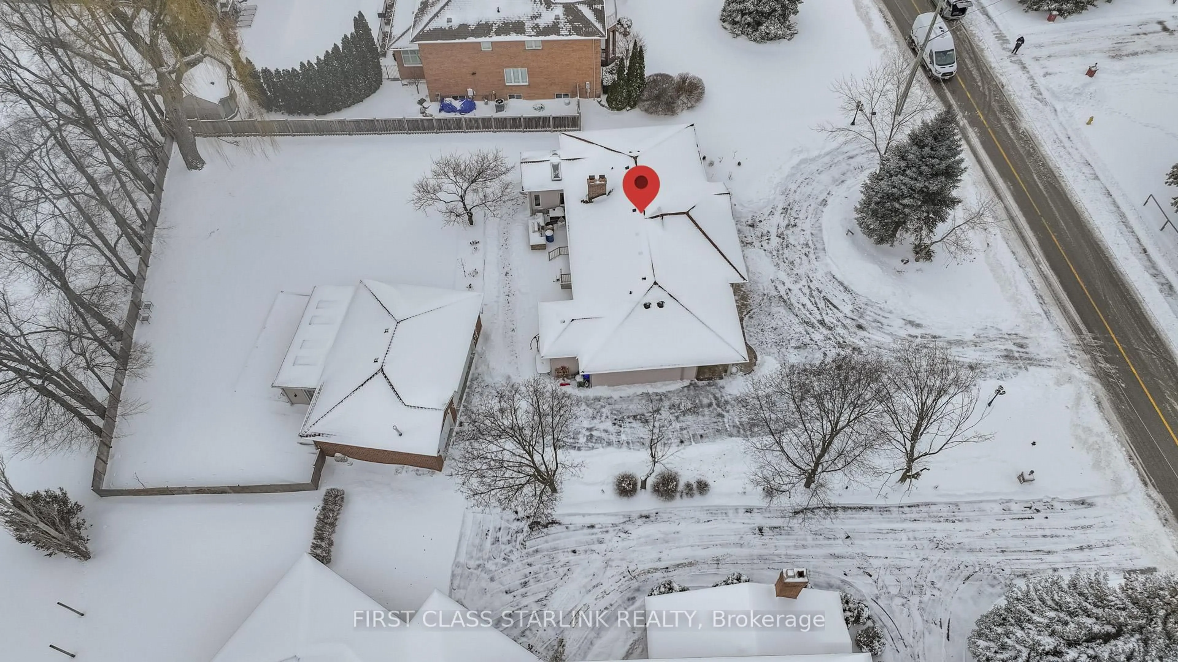 A pic from outside/outdoor area/front of a property/back of a property/a pic from drone, street for 85 Lee Ave, Markham Ontario L3R 8G2